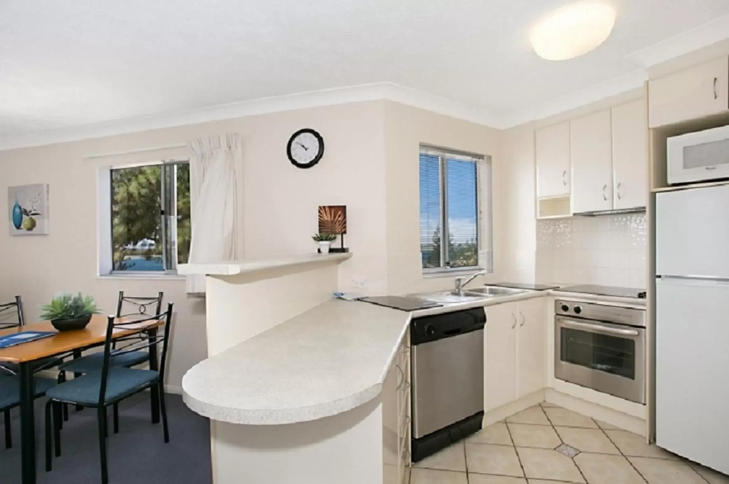 Kitchen or kitchenette, Kitchen/Kitchenette in Royal Pacific Resort