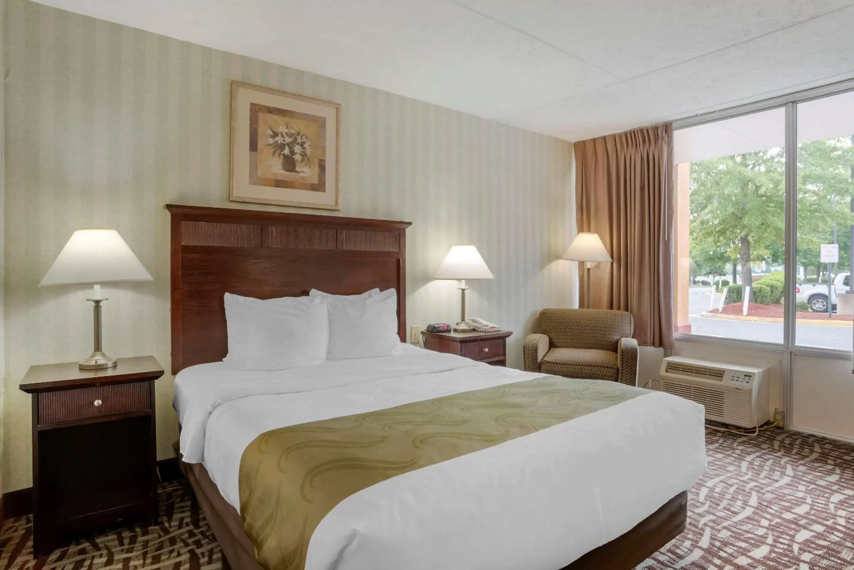 Photo of the whole room, Bed in Quality Inn Fredericksburg near Historic Downtown