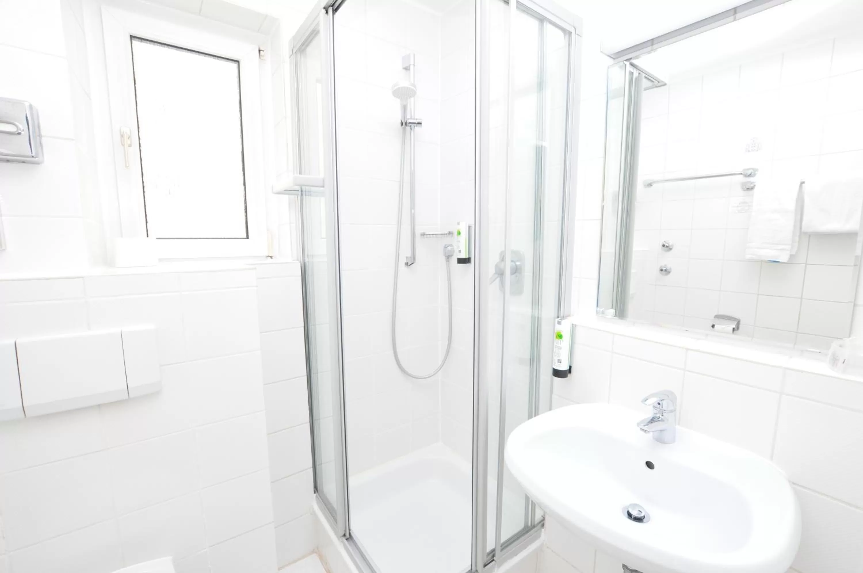 Bathroom in Hotel Altmünchen by Blattl