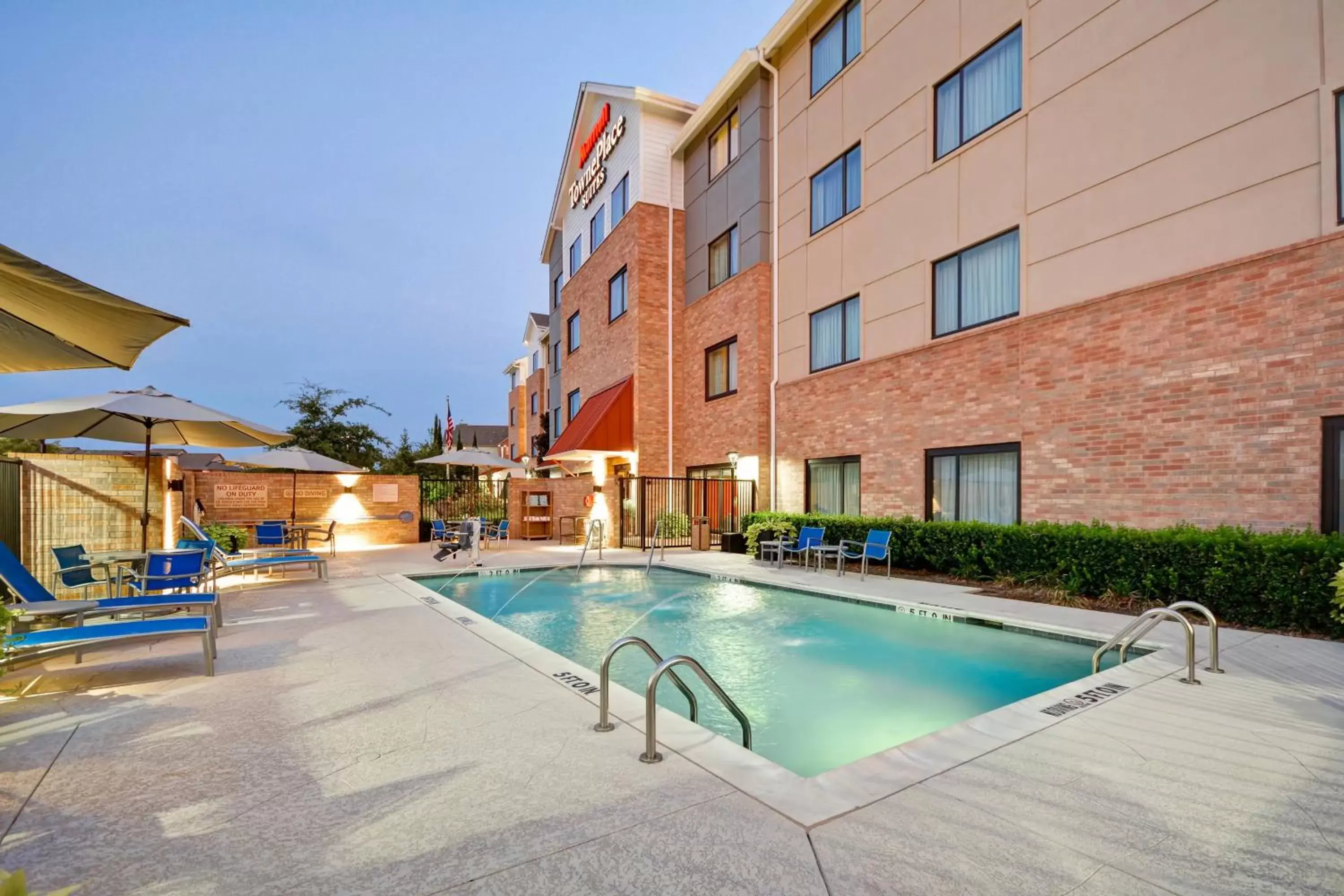 Swimming pool, Property Building in TownePlace Suites Dallas/Lewisville