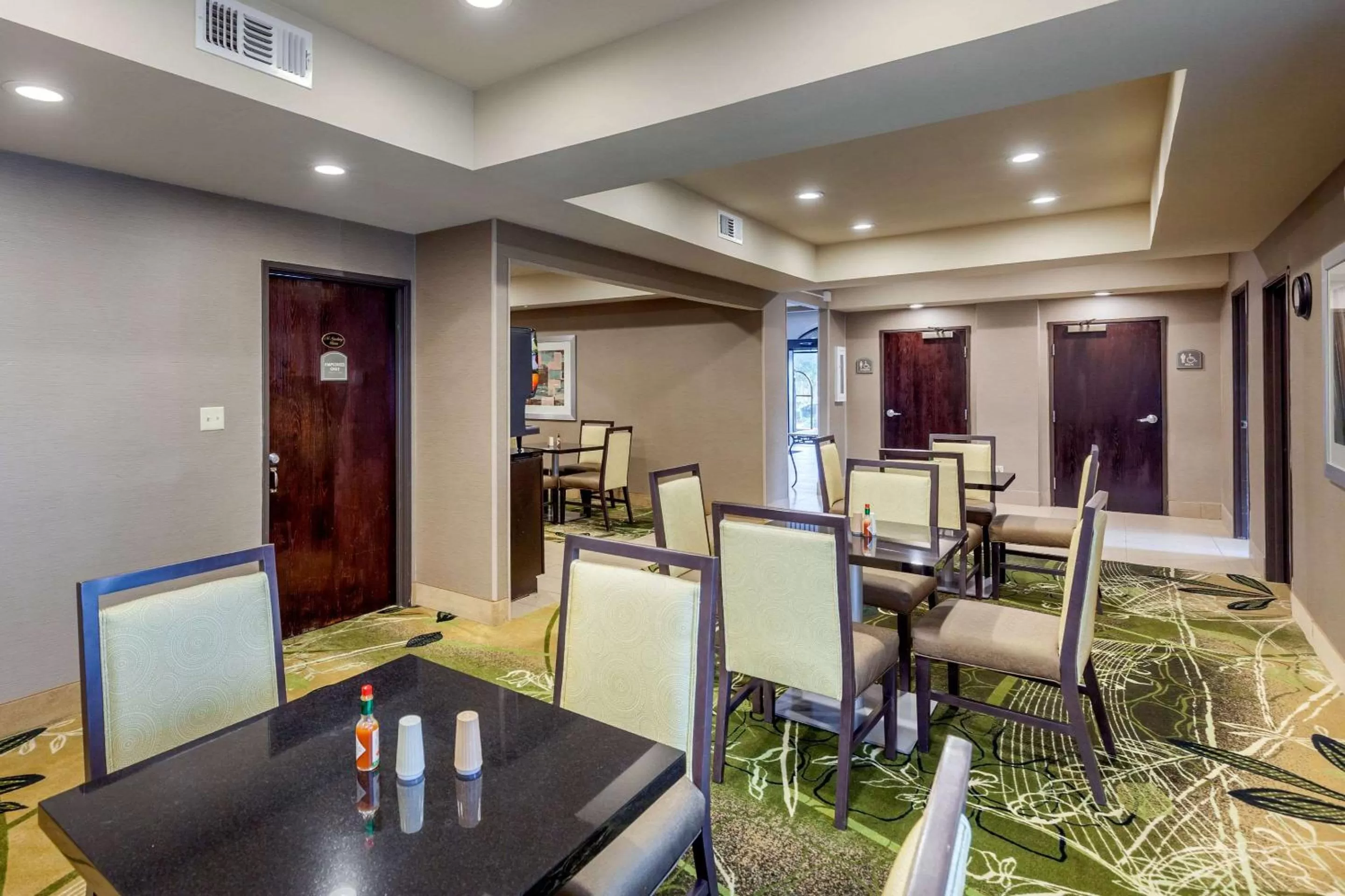 Restaurant/places to eat in Quality Inn & Suites Durant