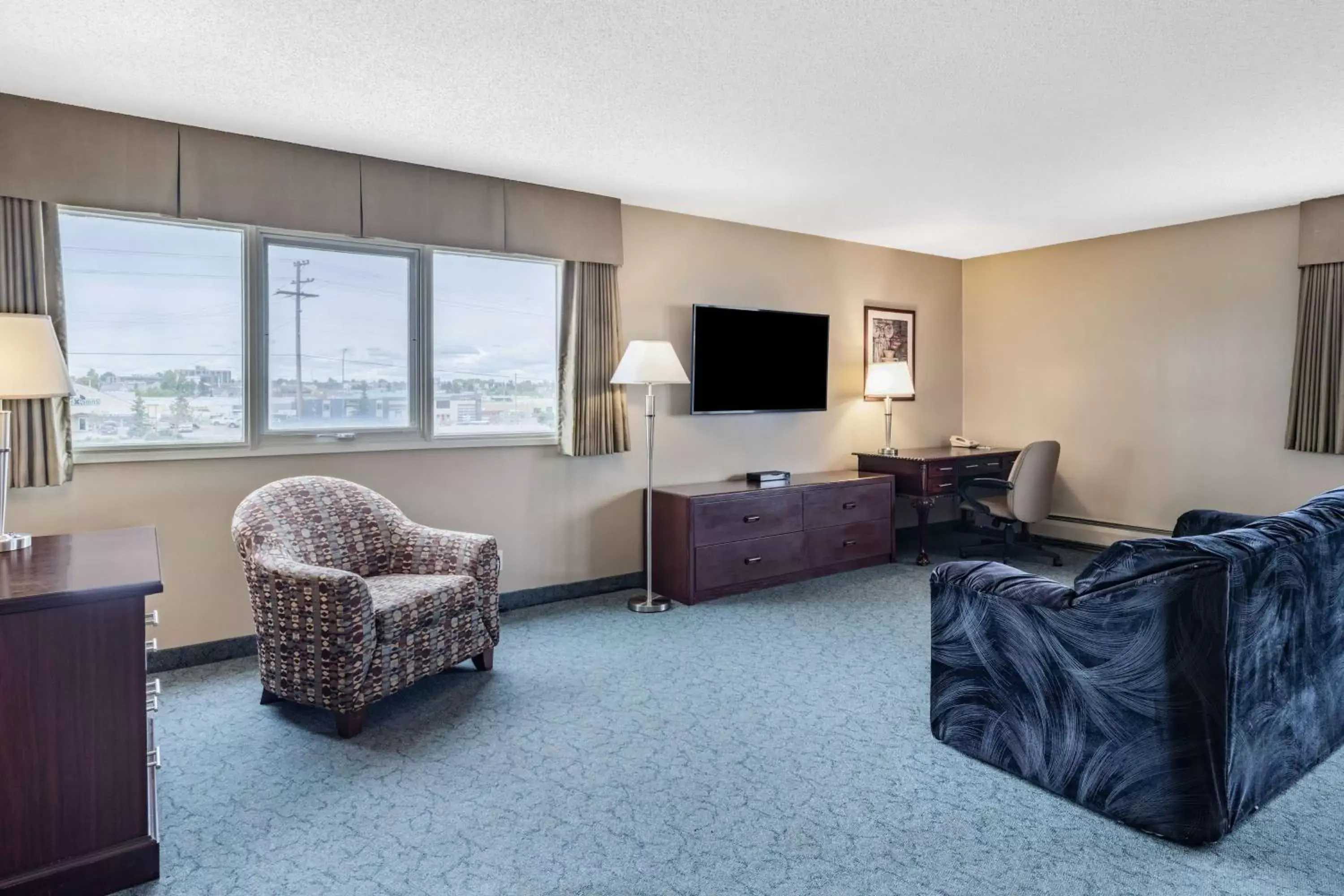 Photo of the whole room, Seating Area in Travelodge by Wyndham Fort St John