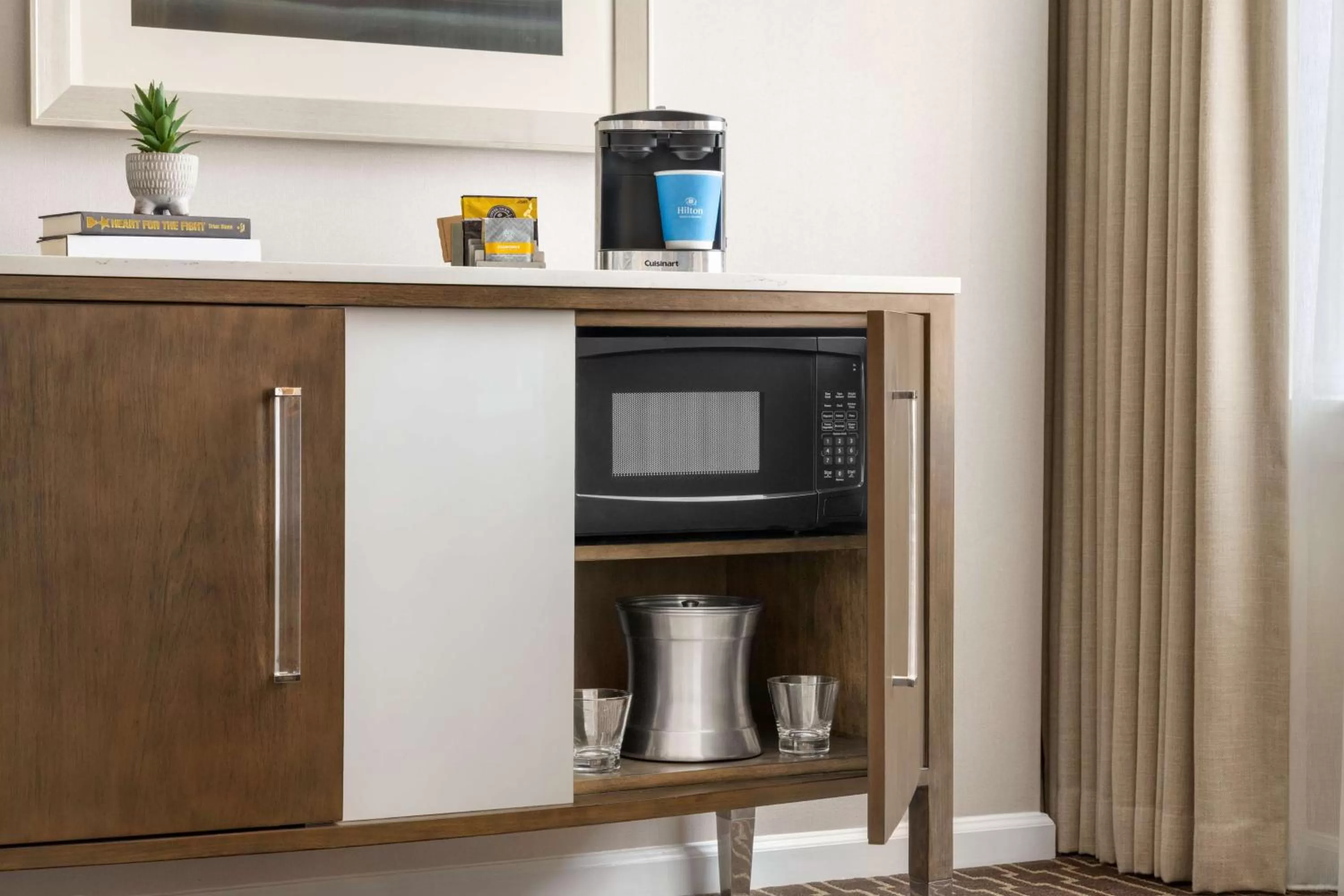 Photo of the whole room in Hilton New Orleans / St. Charles Avenue