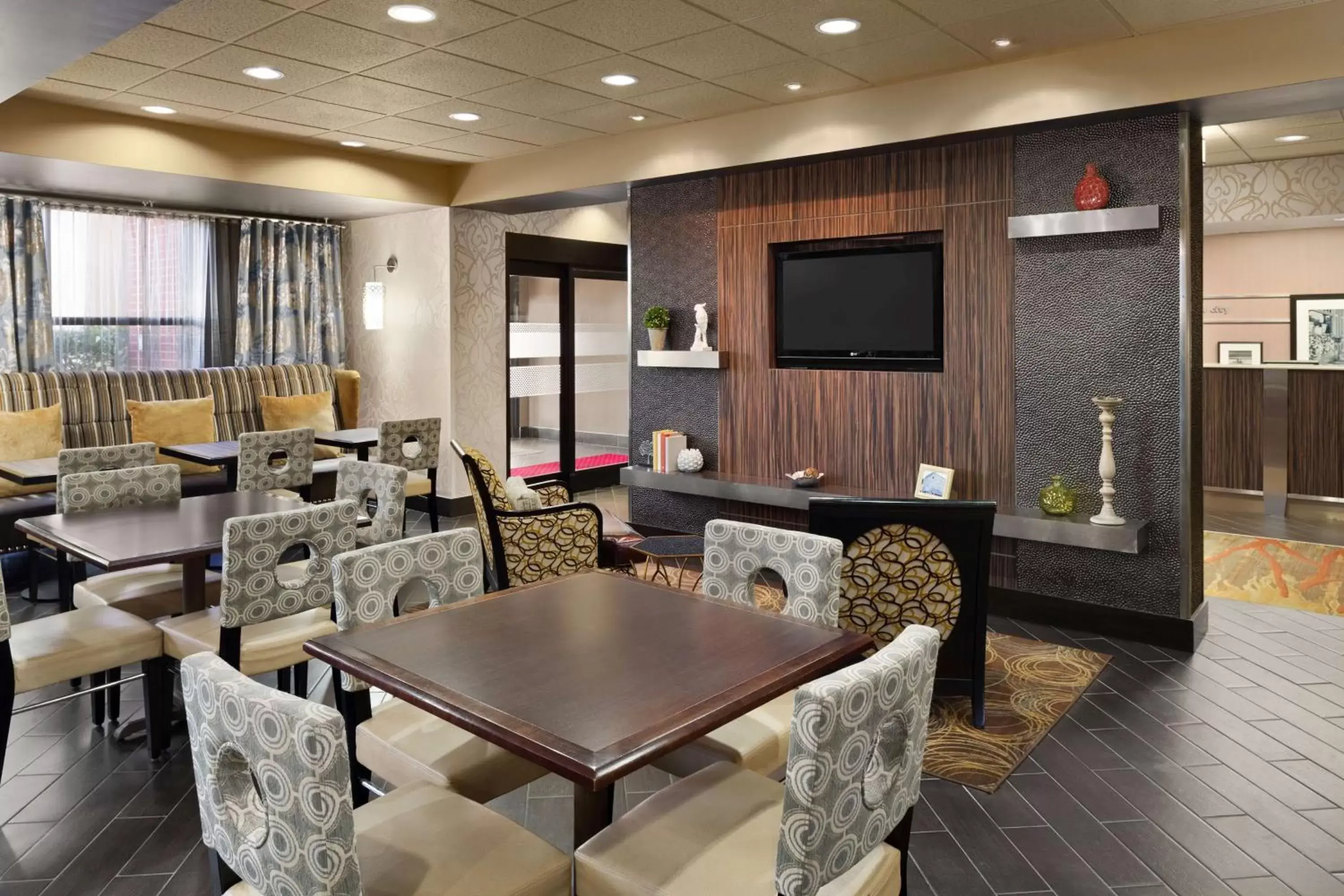 Lobby or reception, Restaurant/Places to Eat in Hampton Inn Pell City