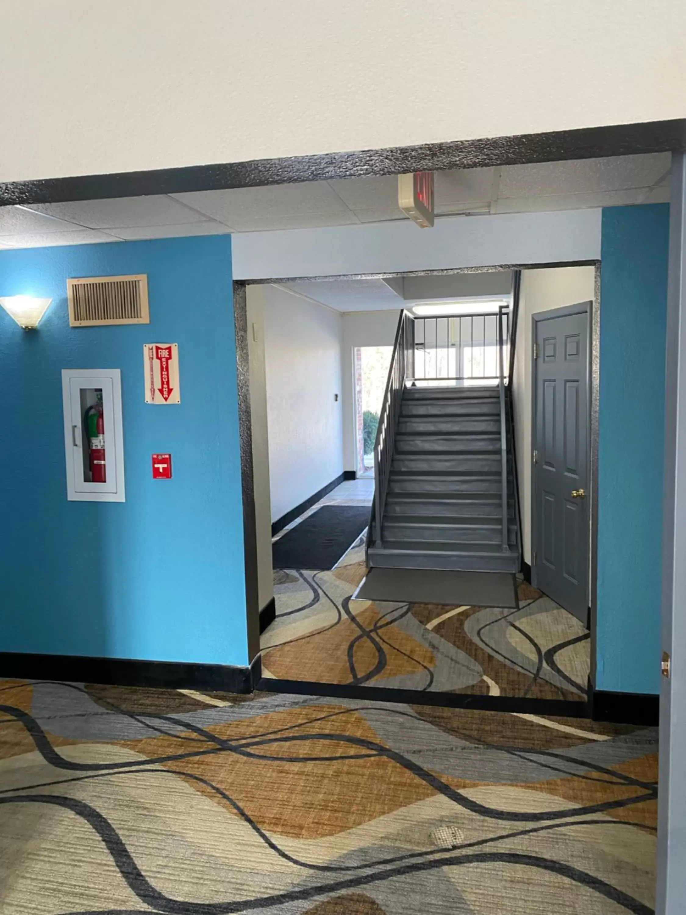 elevator in Days Inn by Wyndham Perryville