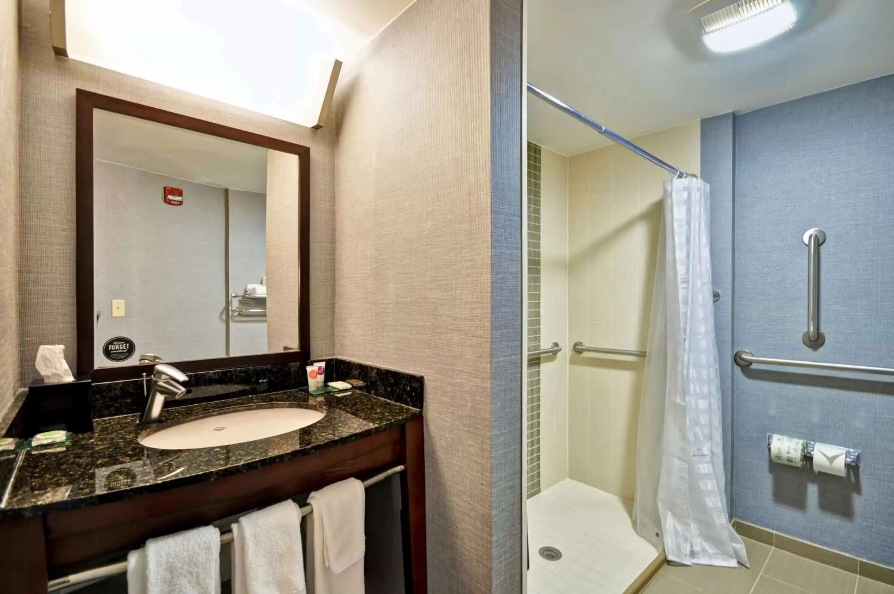 King Room with Roll-In Shower - Disability Access in Hyatt Place Minneapolis Airport South