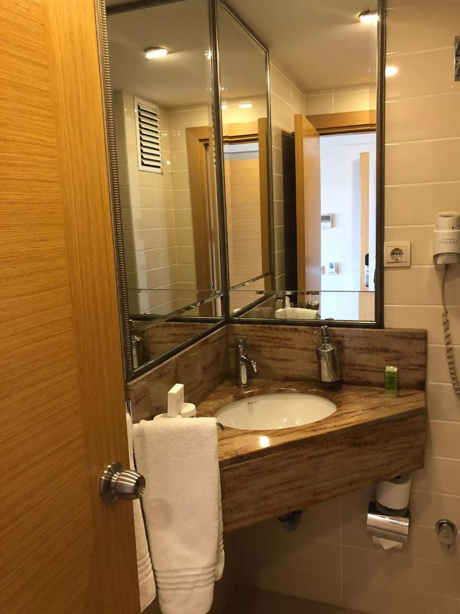 Bathroom in Hotel Ilayda