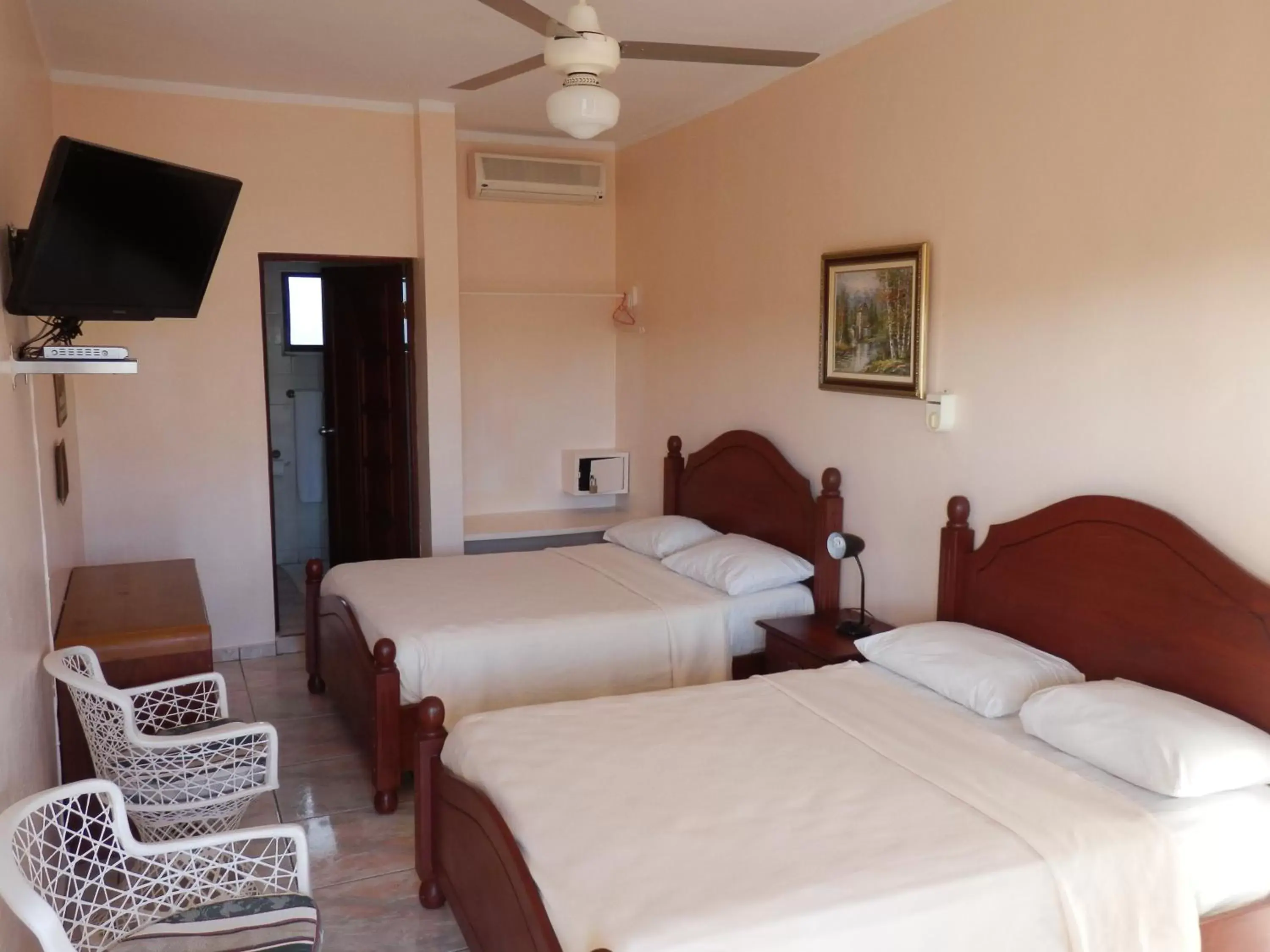 Deluxe Double or Twin Room in Hotel Garant & Suites