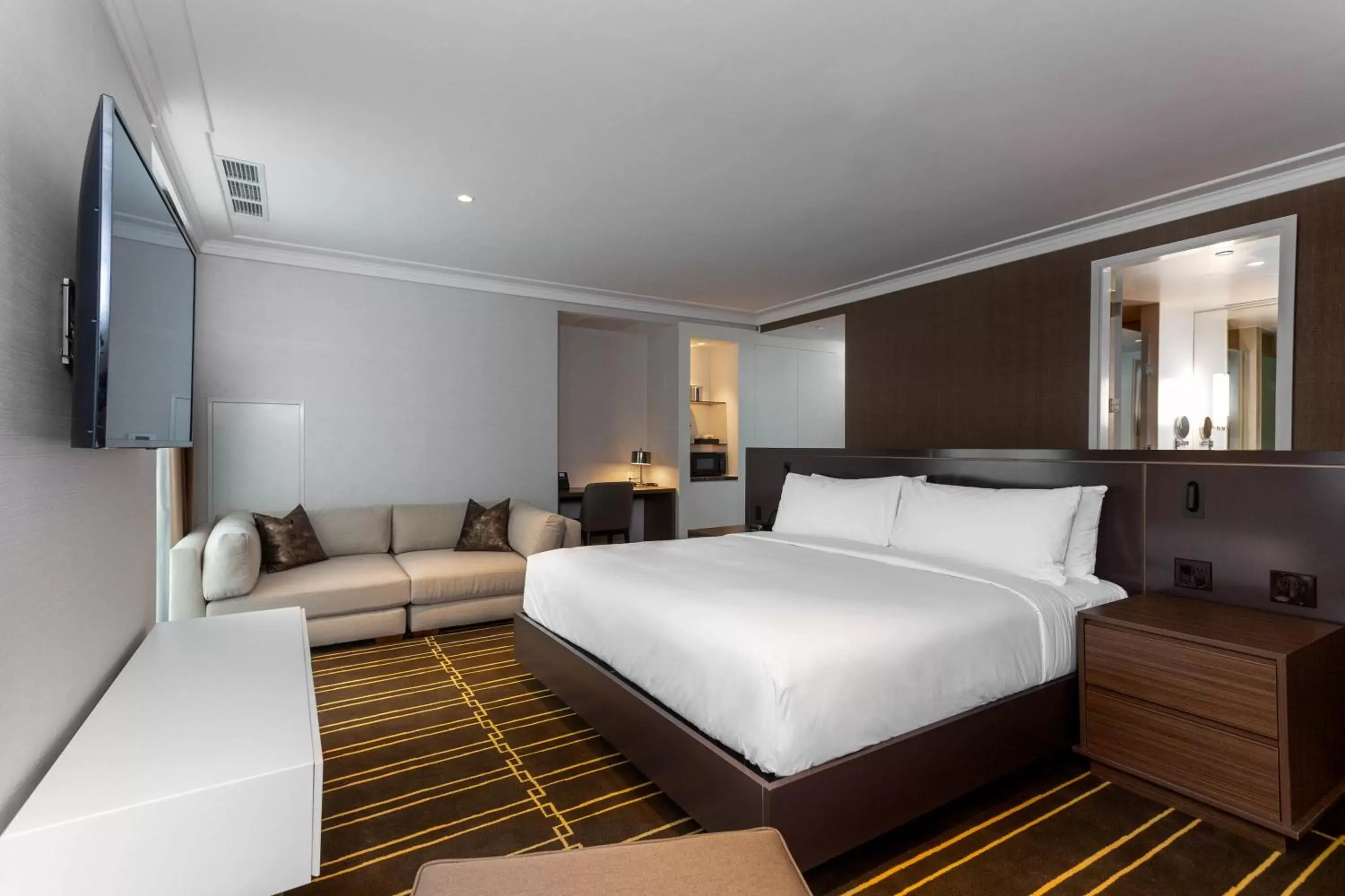 Deluxe Room - 1 King Bed in King Blue Hotel Toronto Deluxe Room - 1 King Bed in King Blue Hotel Toronto