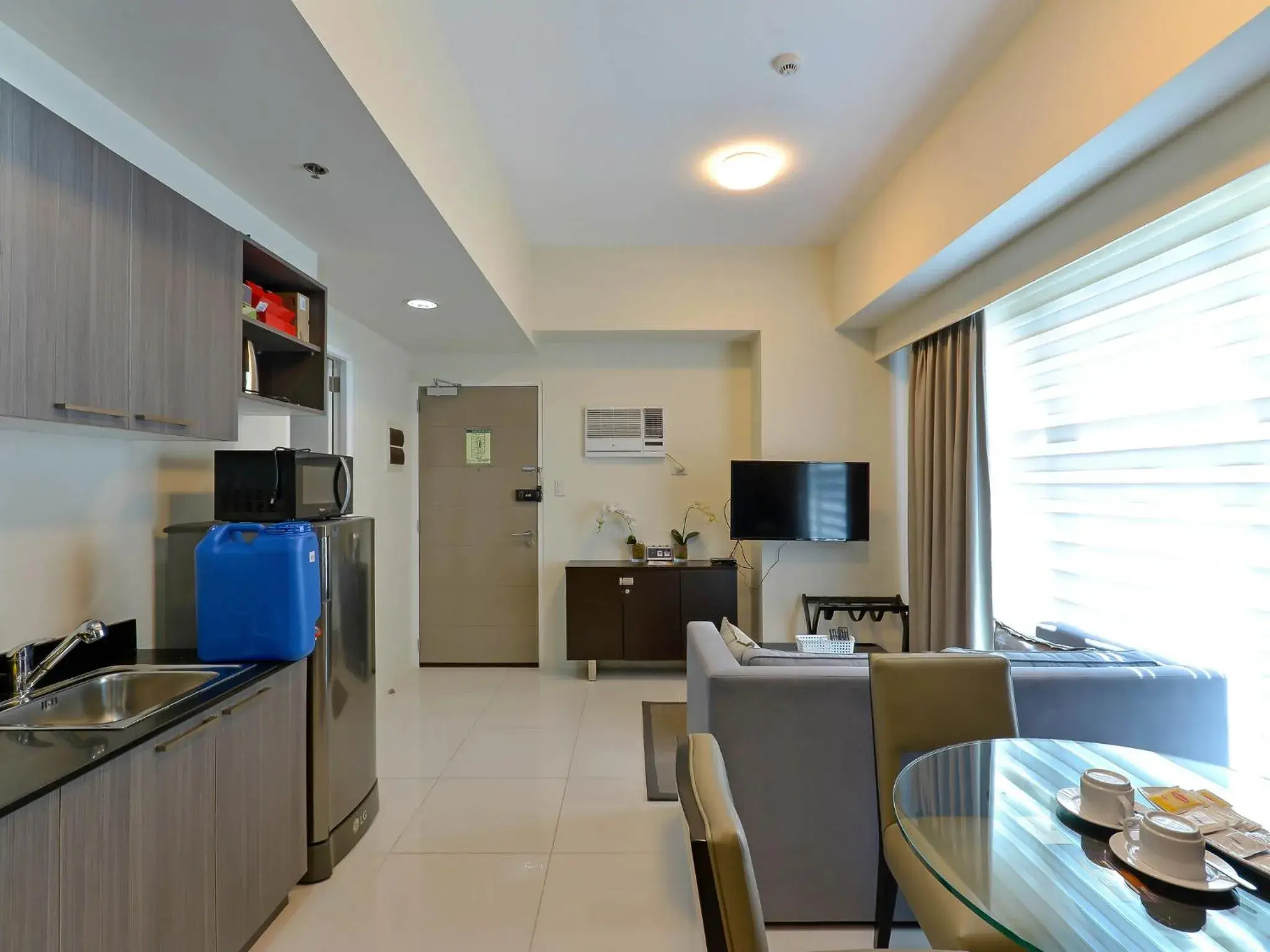 Kitchen/Kitchenette in Currency Serviced Suites