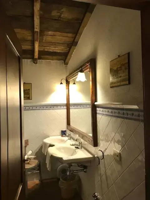 Bathroom in La Locanda del Loggiato