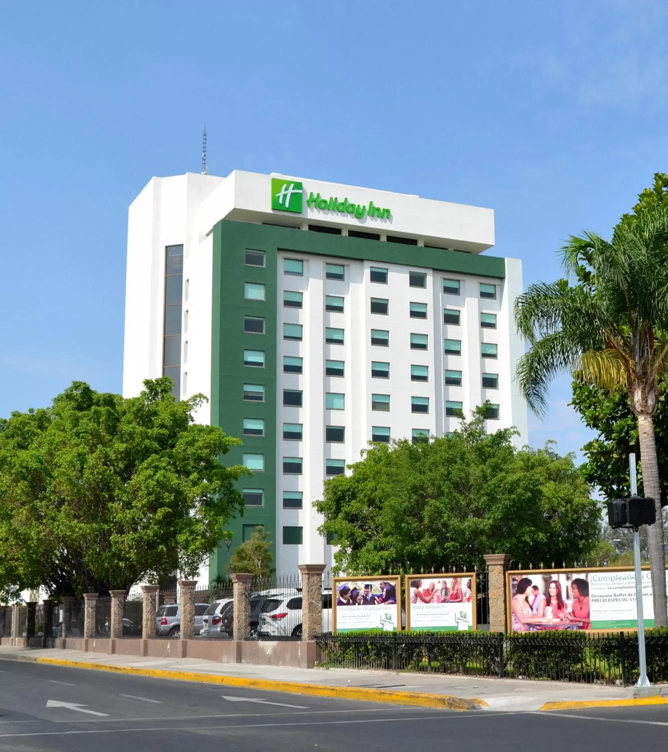 Property Building in Holiday Inn Guadalajara Expo Plaza del Sol, an IHG Hotel