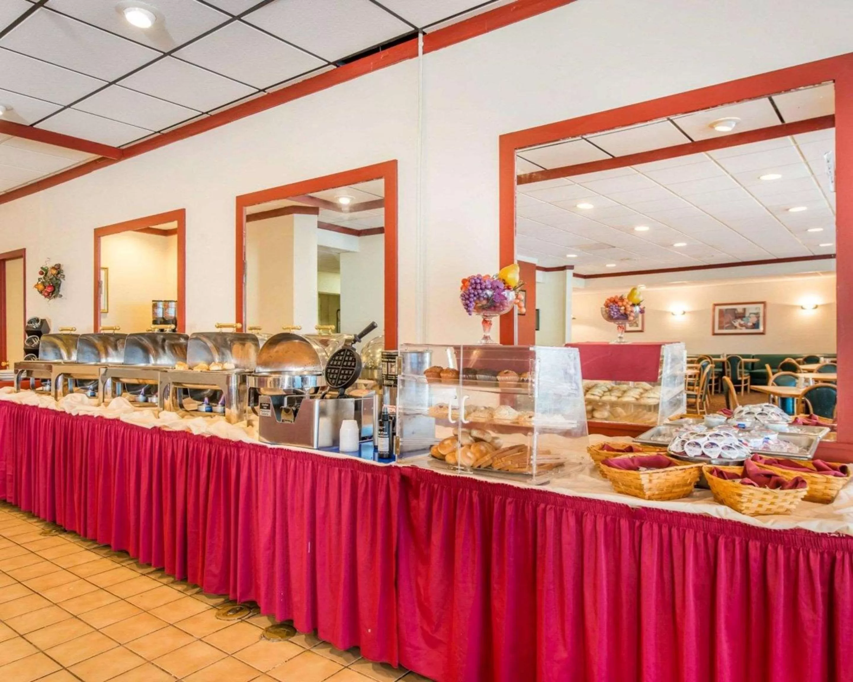 Restaurant/places to eat in Clarion Inn and Events Center Pueblo North