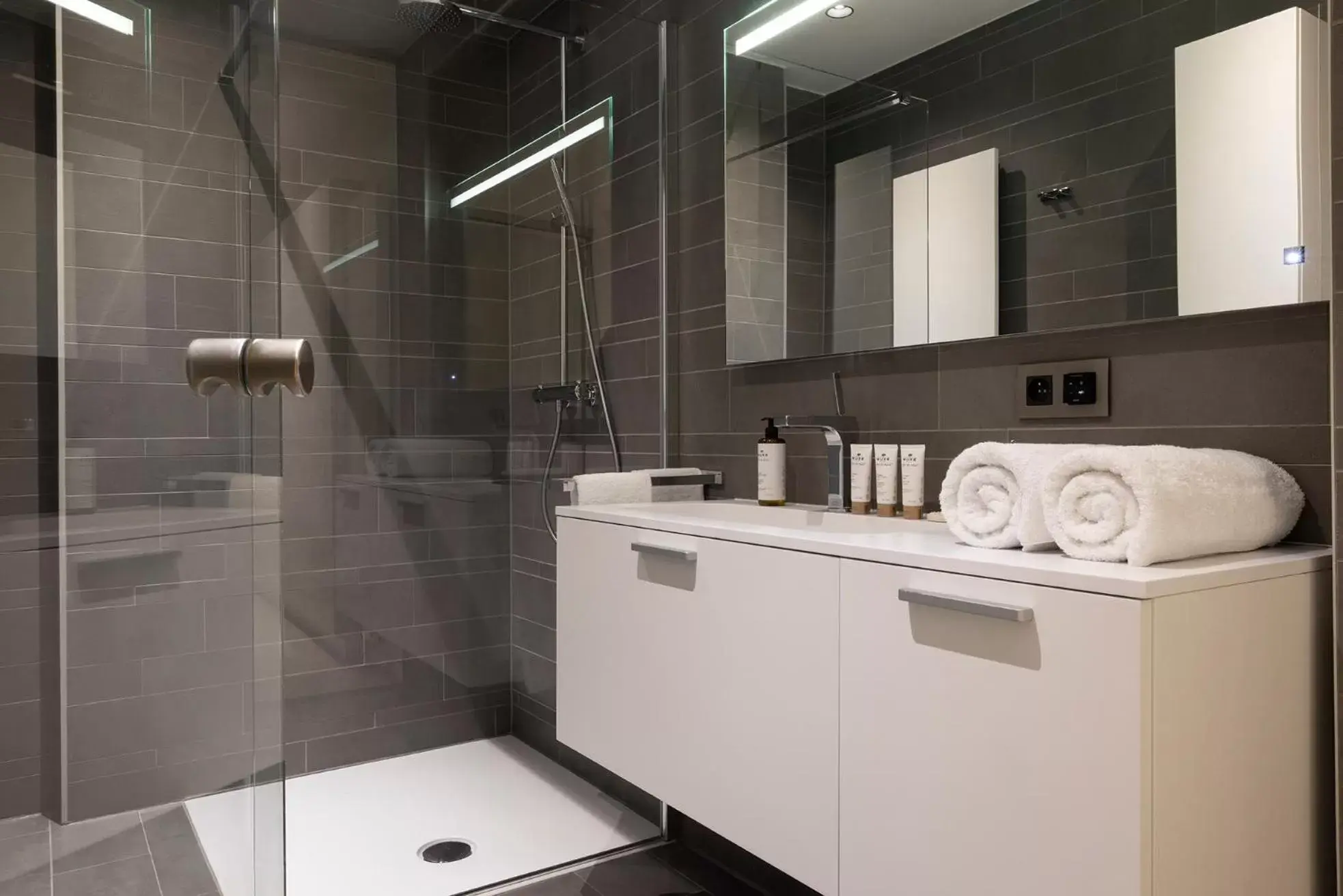 Bathroom in L-Avenue Bathroom in L-Avenue