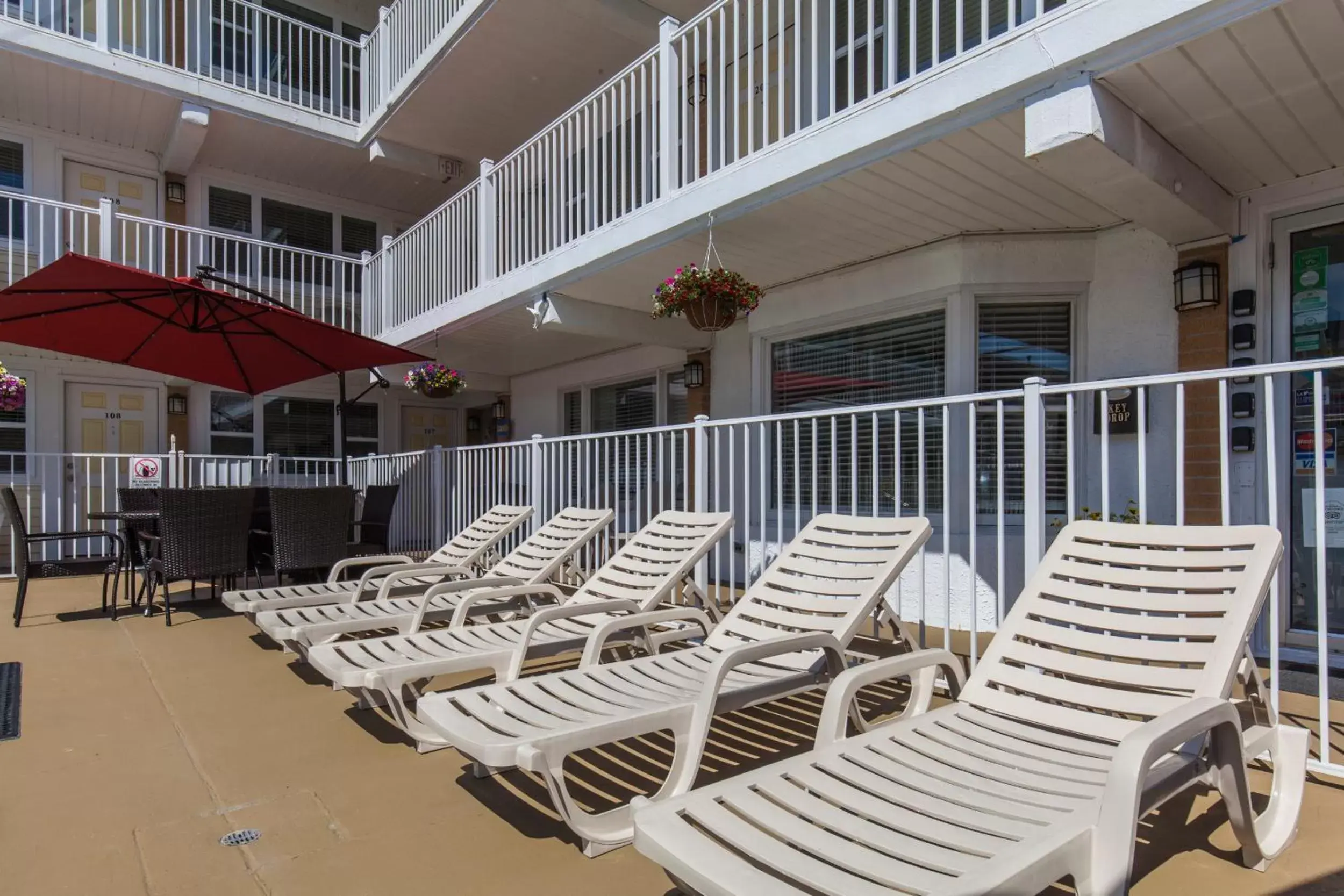 Swimming pool in Esplanade Suites - A Sundance Vacations Property