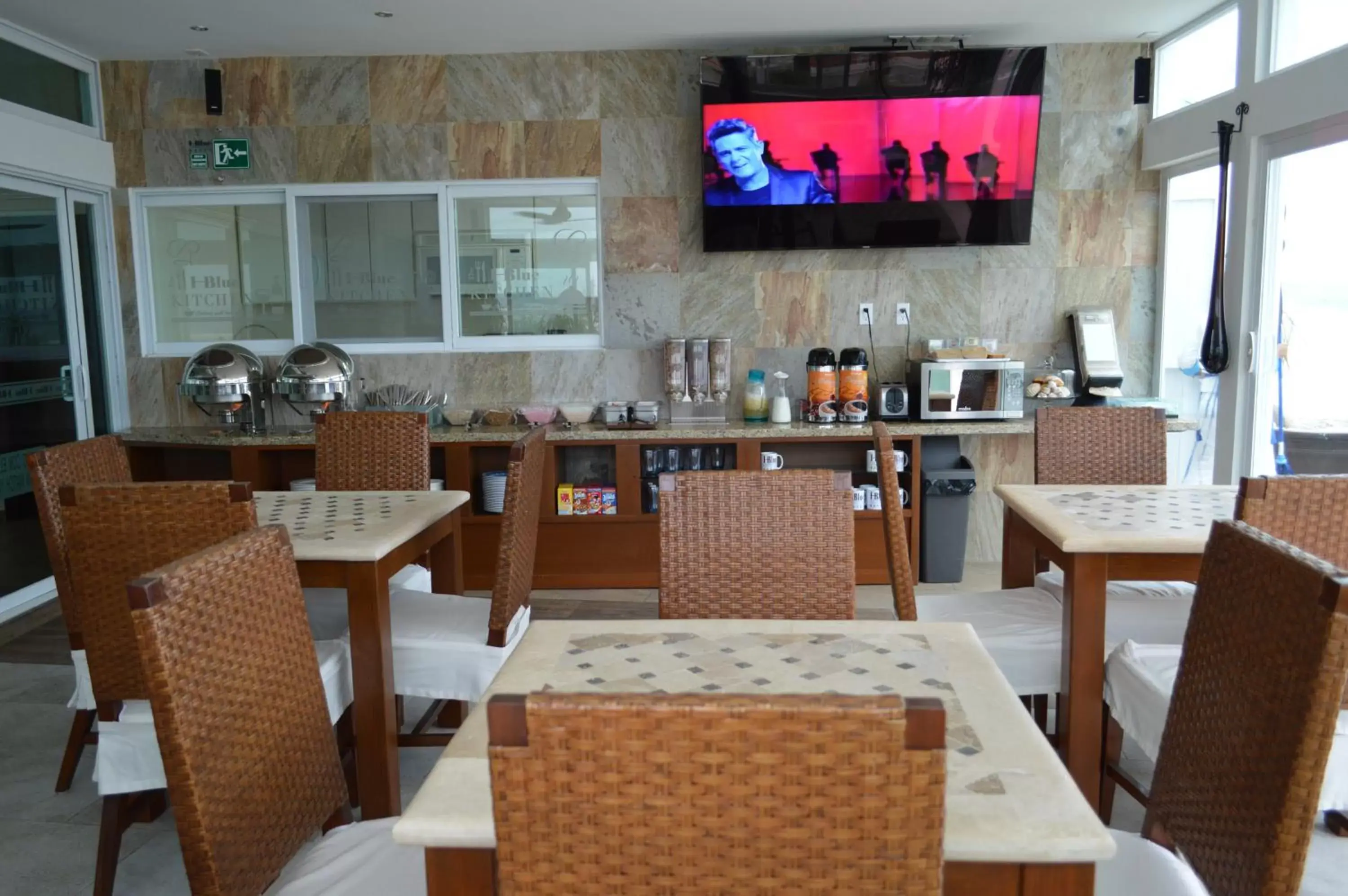 Restaurant/Places to Eat in Hotel HBlue