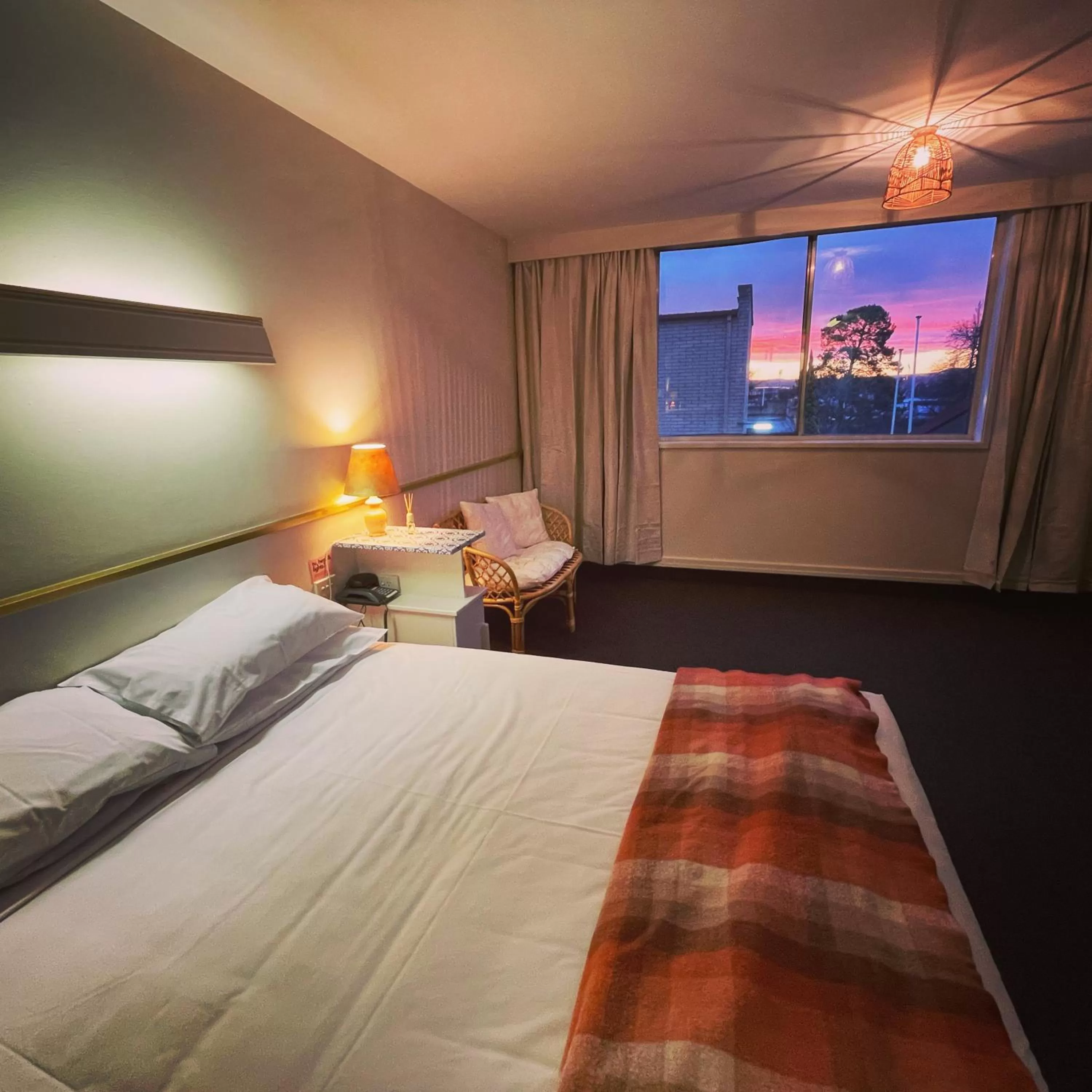 View (from property/room), Bed in Parklane Motel