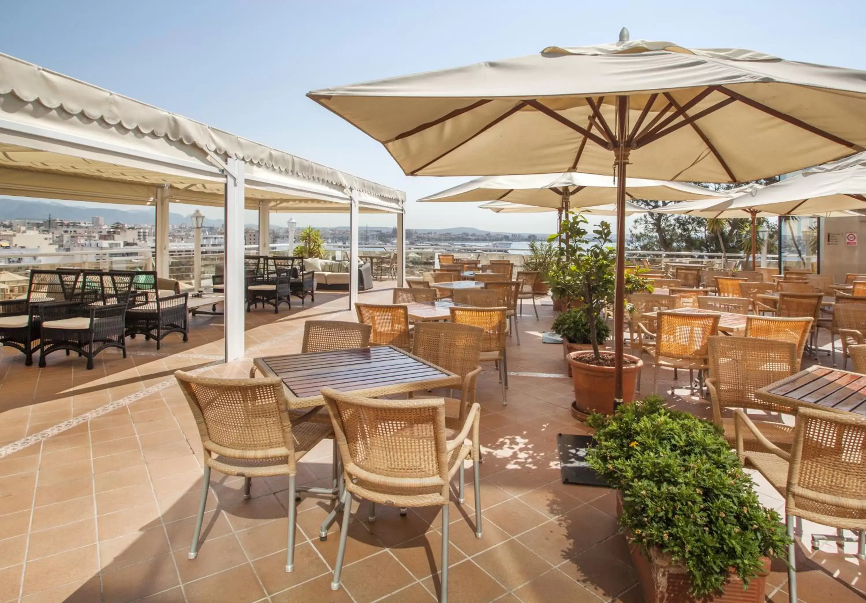 Balcony/Terrace, Restaurant/Places to Eat in Catalonia Majórica