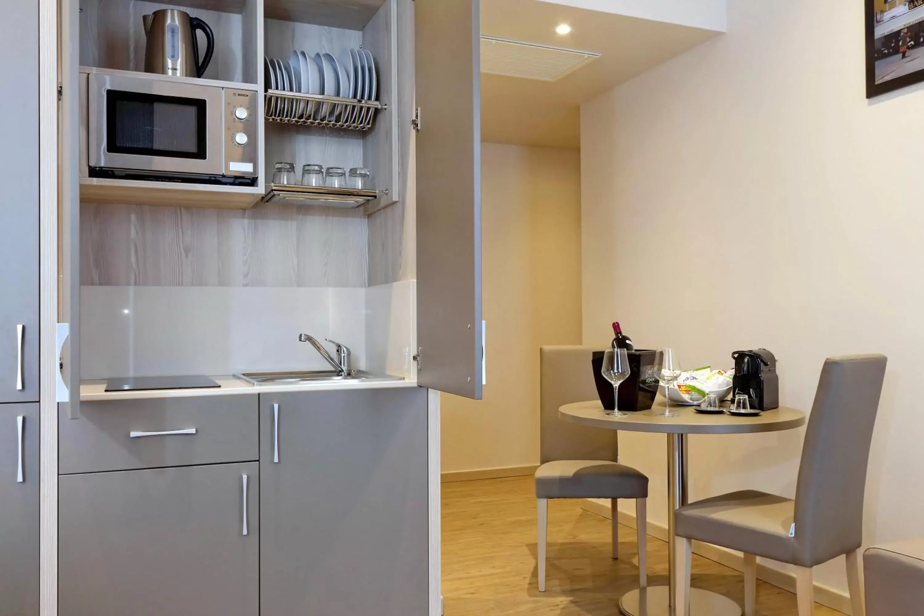 Kitchen/Kitchenette in Duomo Hotel & Apartments