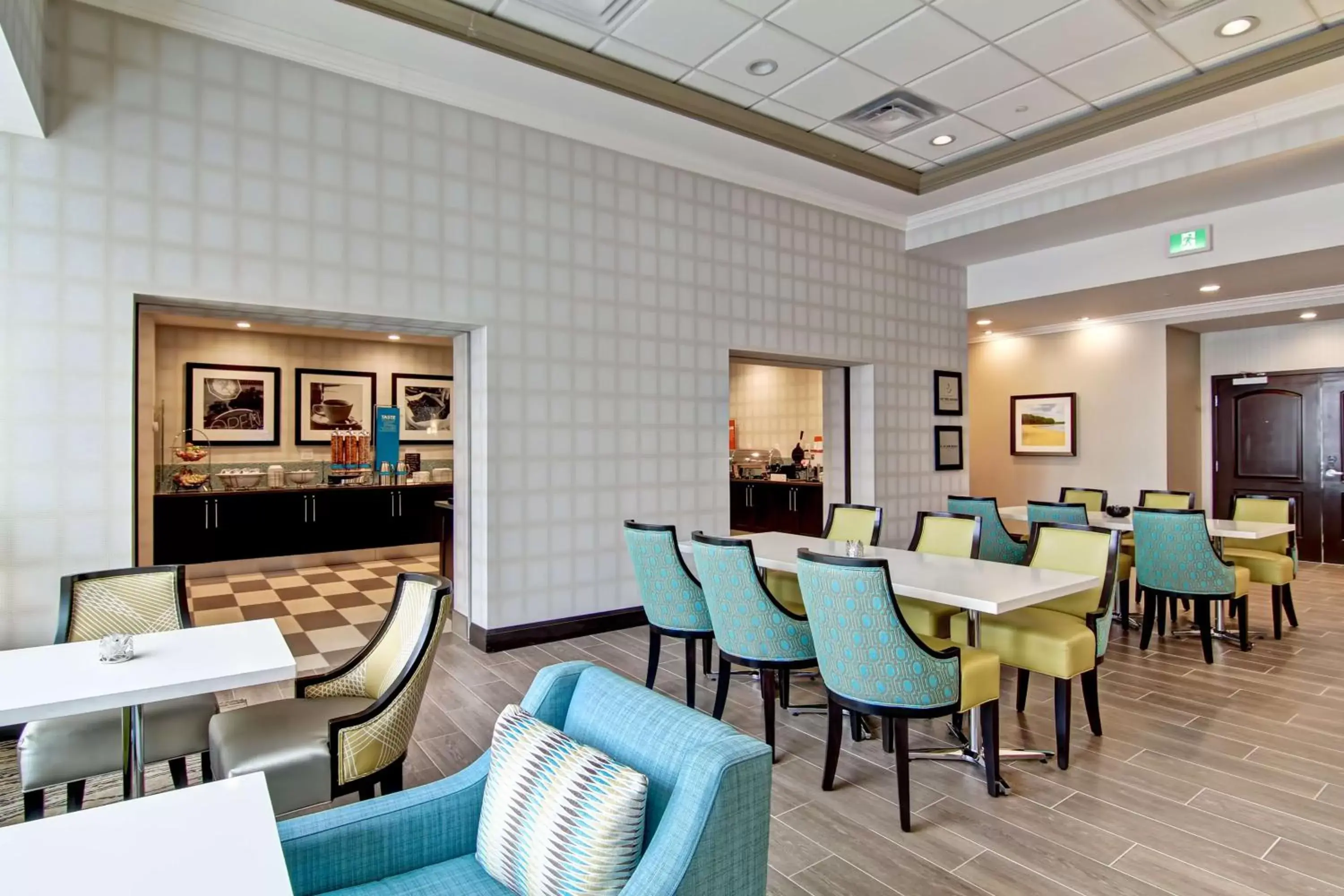 Dining area, Restaurant/Places to Eat in Hampton Inn & Suites by Hilton Saskatoon Airport
