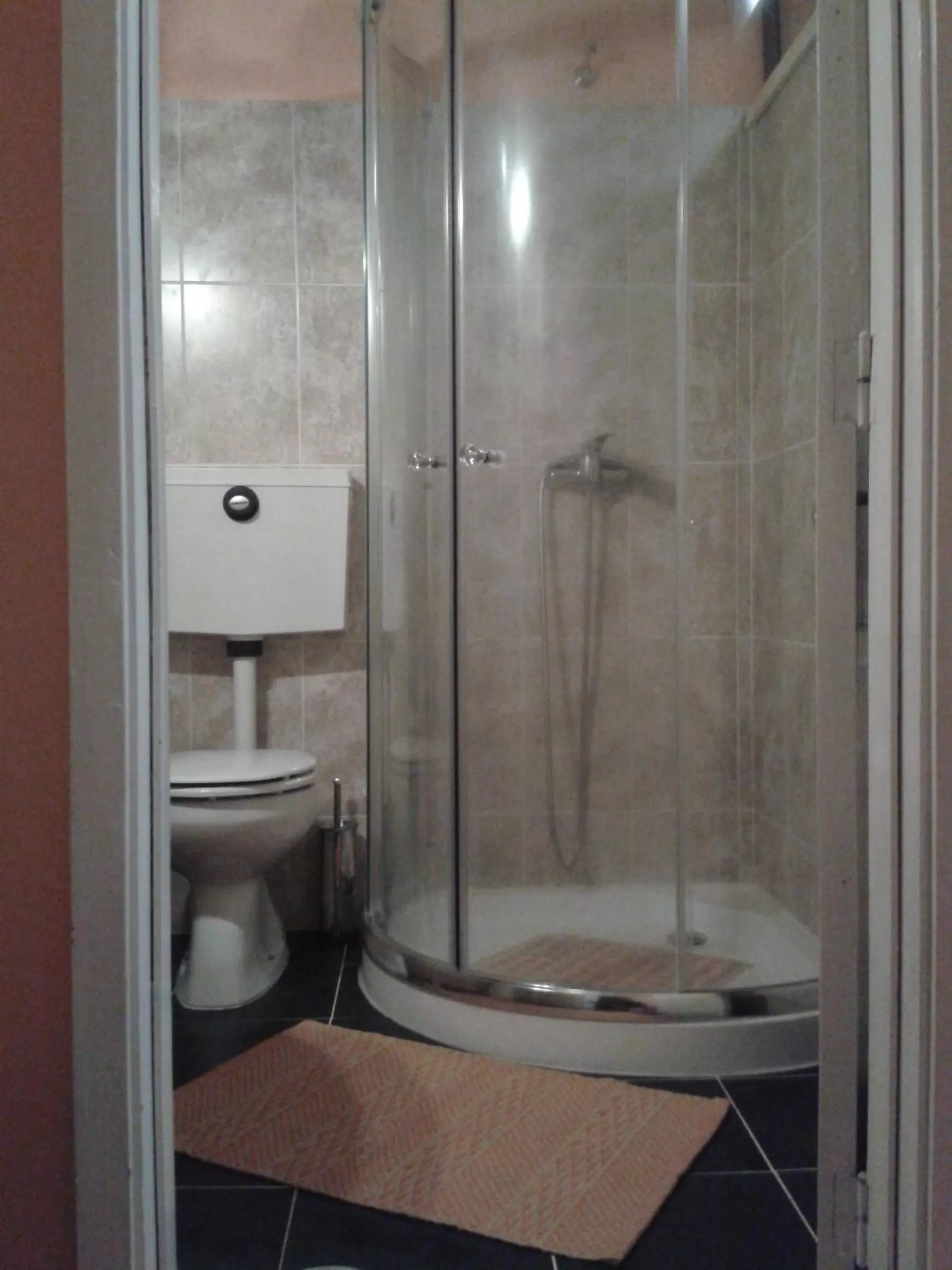 Bathroom in Lira Guest House B&B