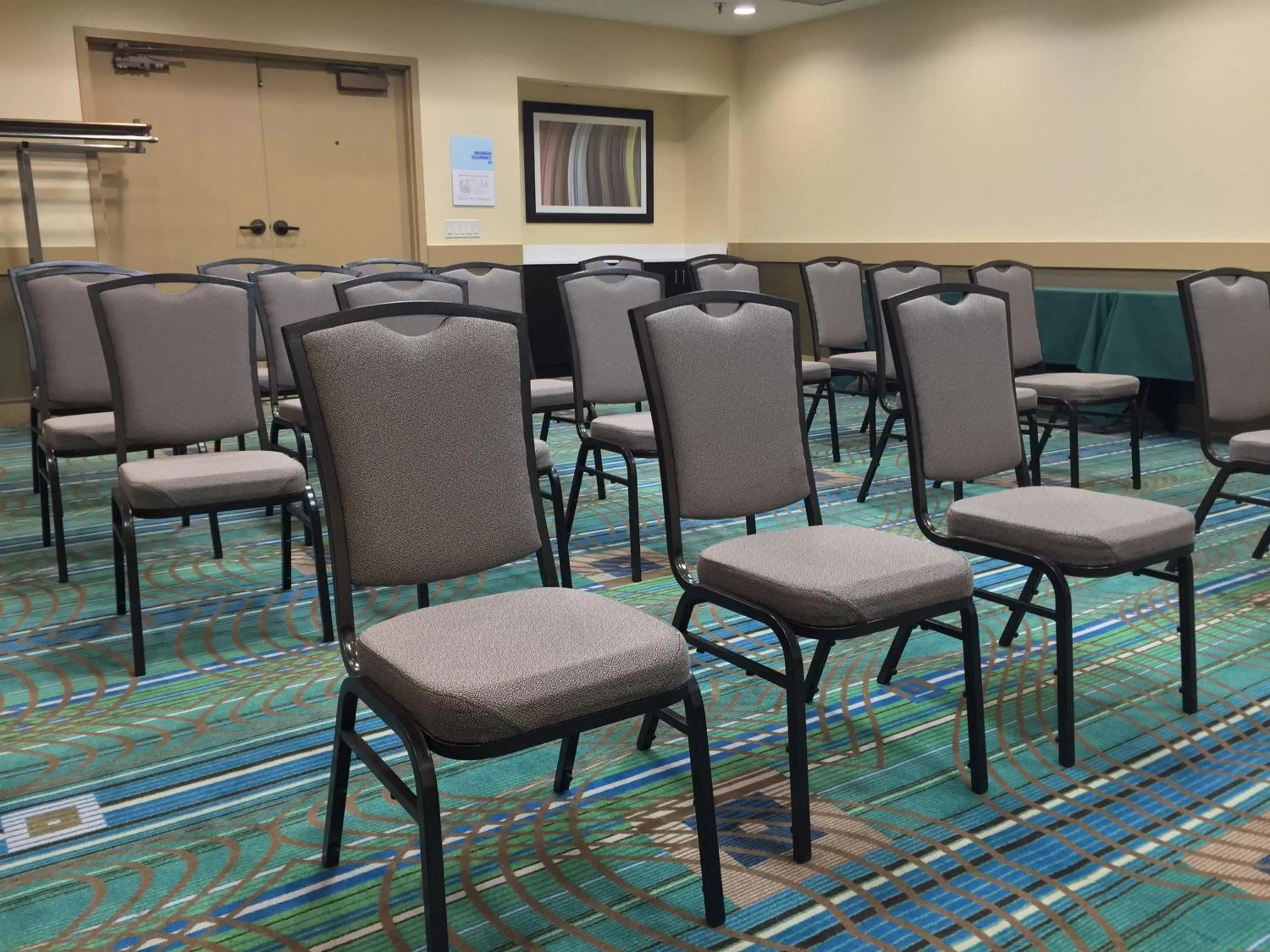 Meeting/conference room in Holiday Inn Express Chicago NW - Arlington Heights by IHG