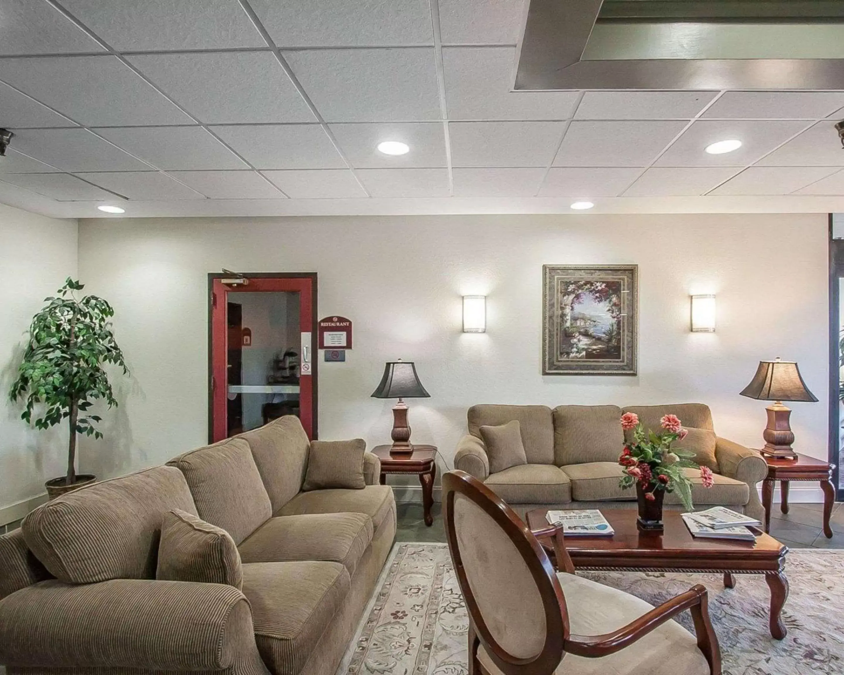 Lobby or reception, Seating Area in Clarion Inn Murfreesboro