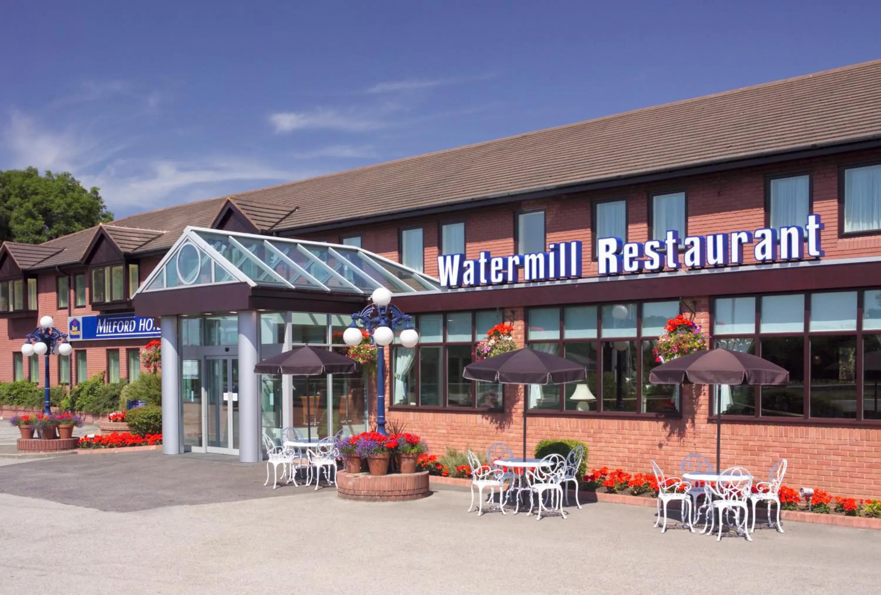 Facade/entrance, Property Building in Best Western Plus Milford Hotel