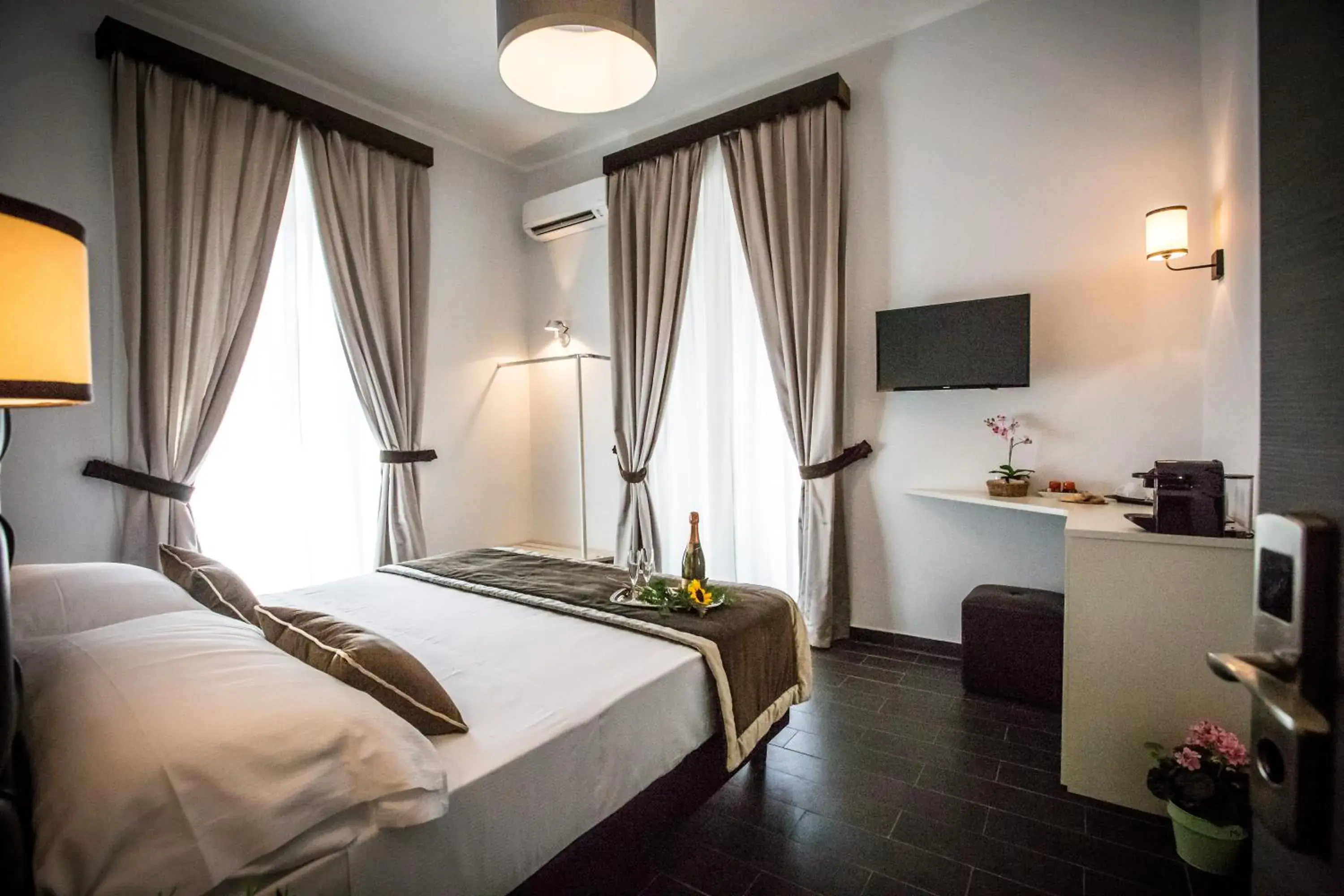 TV and multimedia, Bed in San Pietro Leisure and Luxury