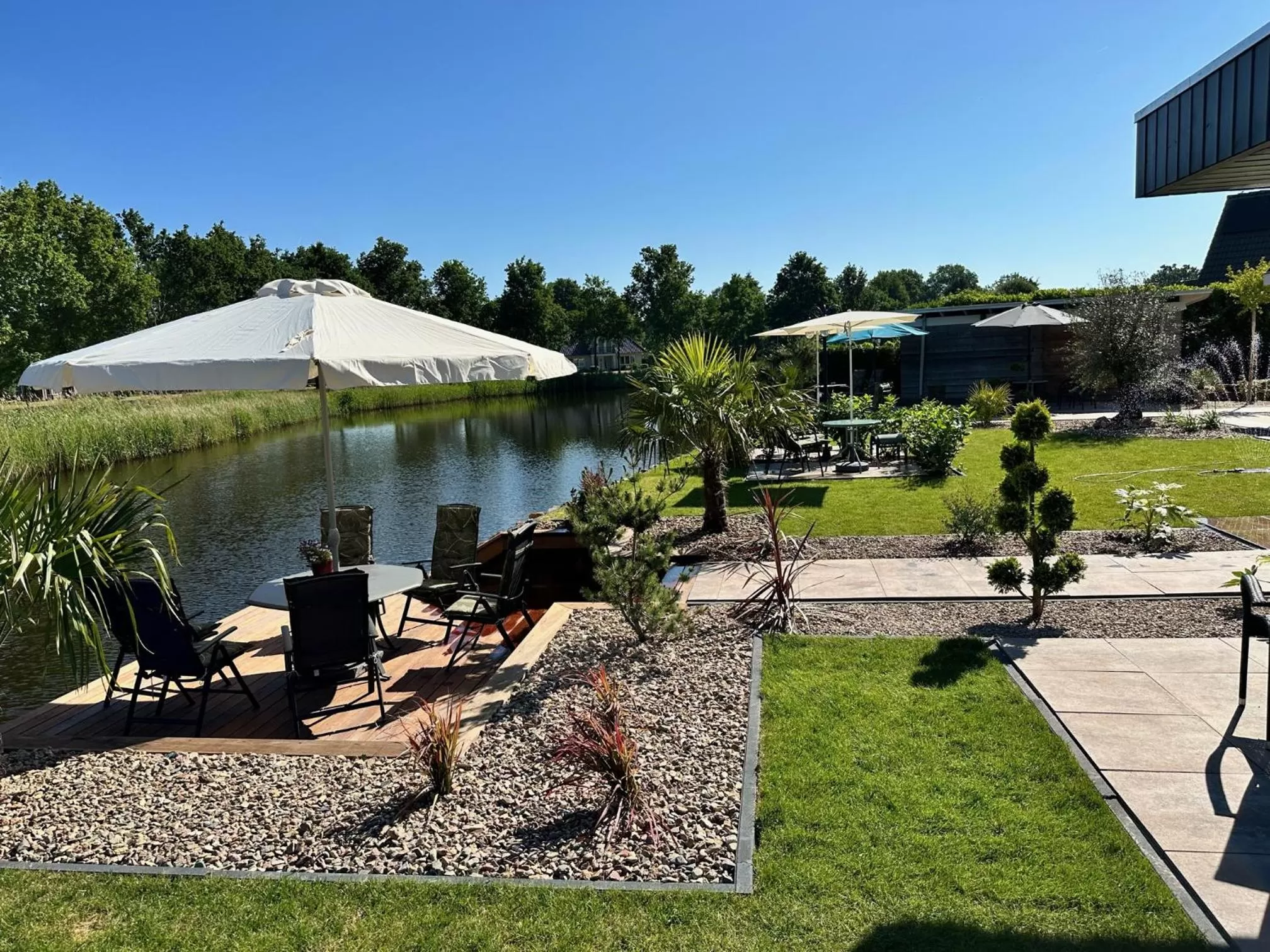 Lake view in B&B de Wiekeborg