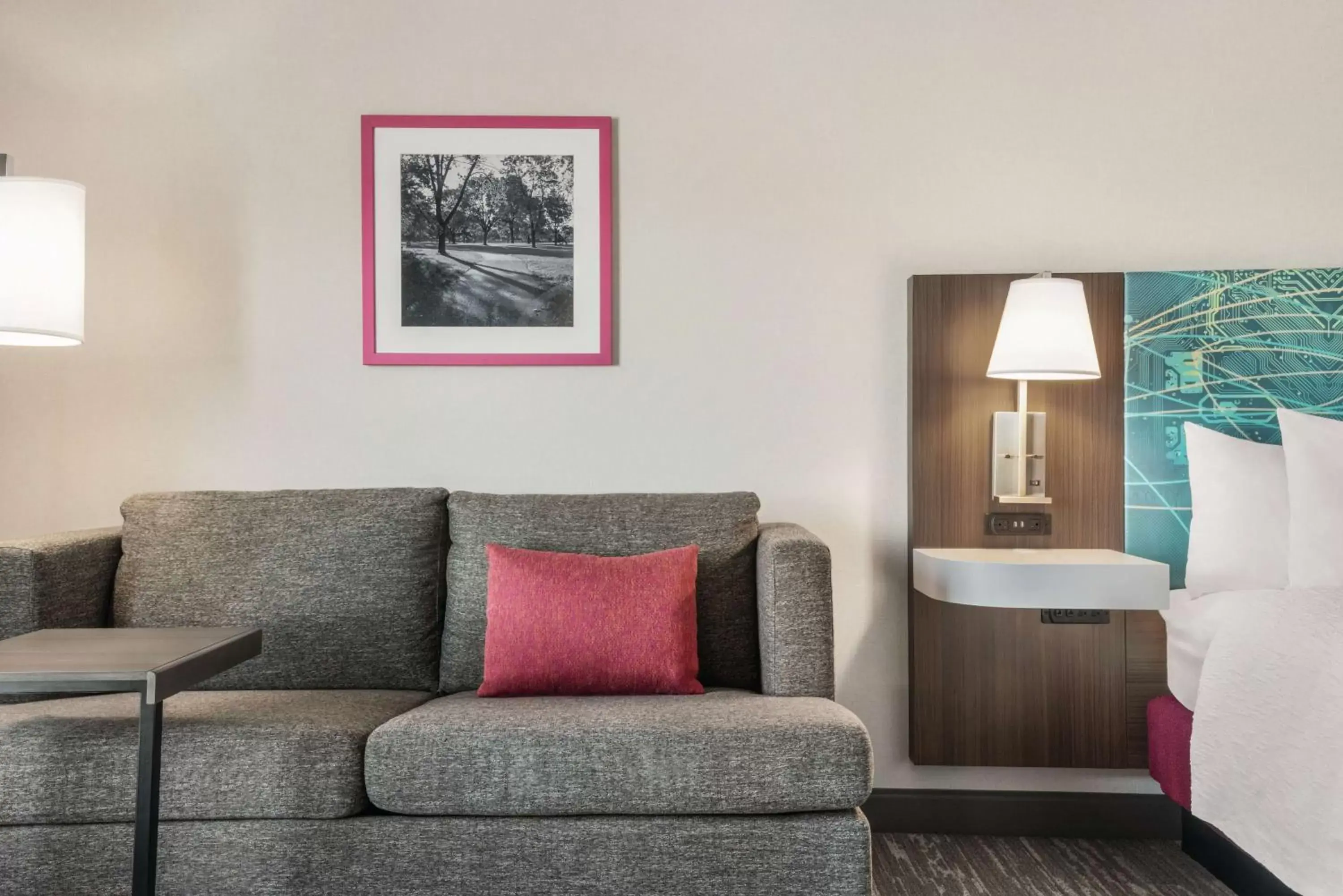 Living room, Seating Area in Hampton Inn Brooklyn Park