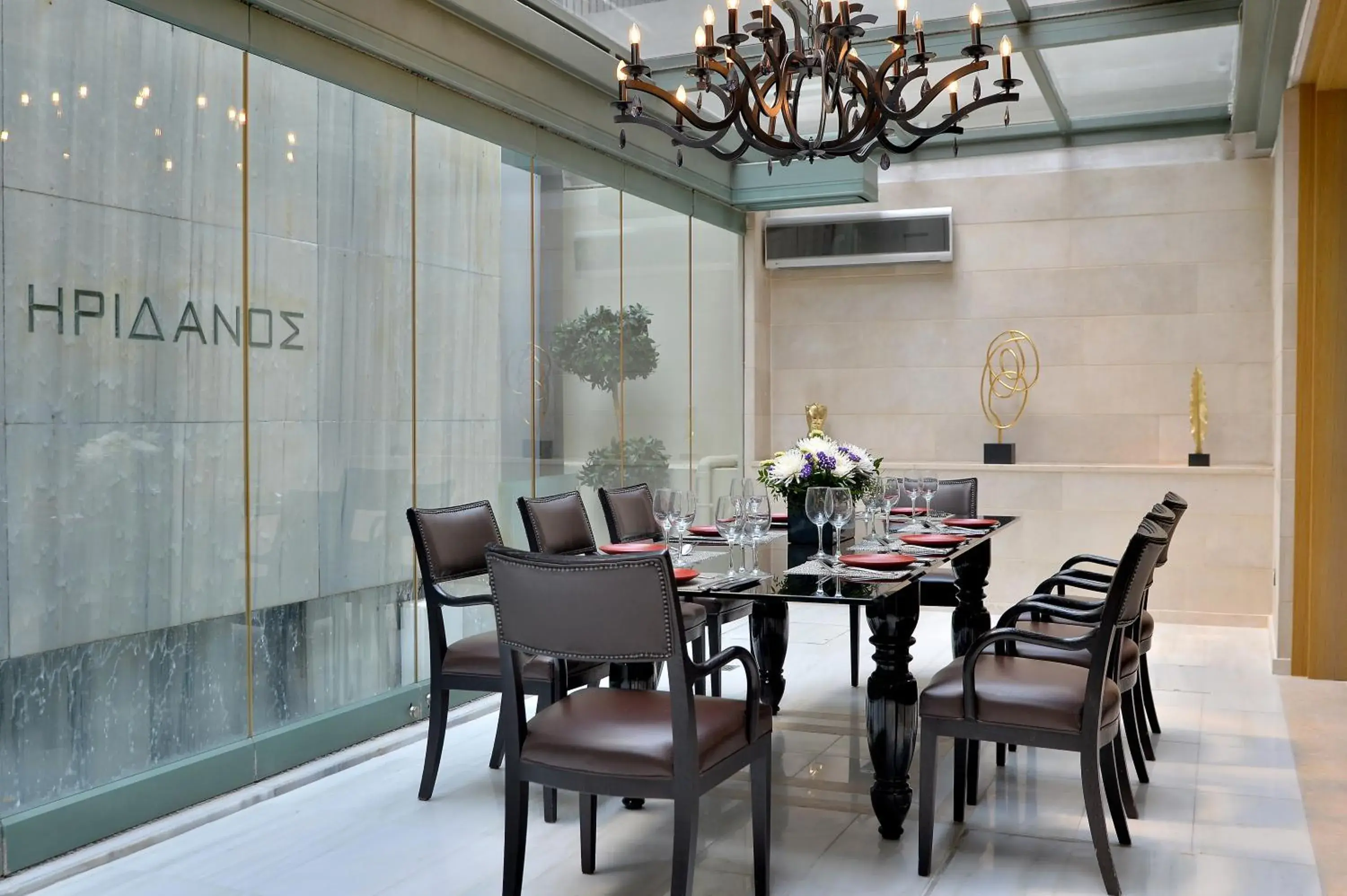 Living room, Restaurant/Places to Eat in Athenaeum Eridanus Luxury Hotel
