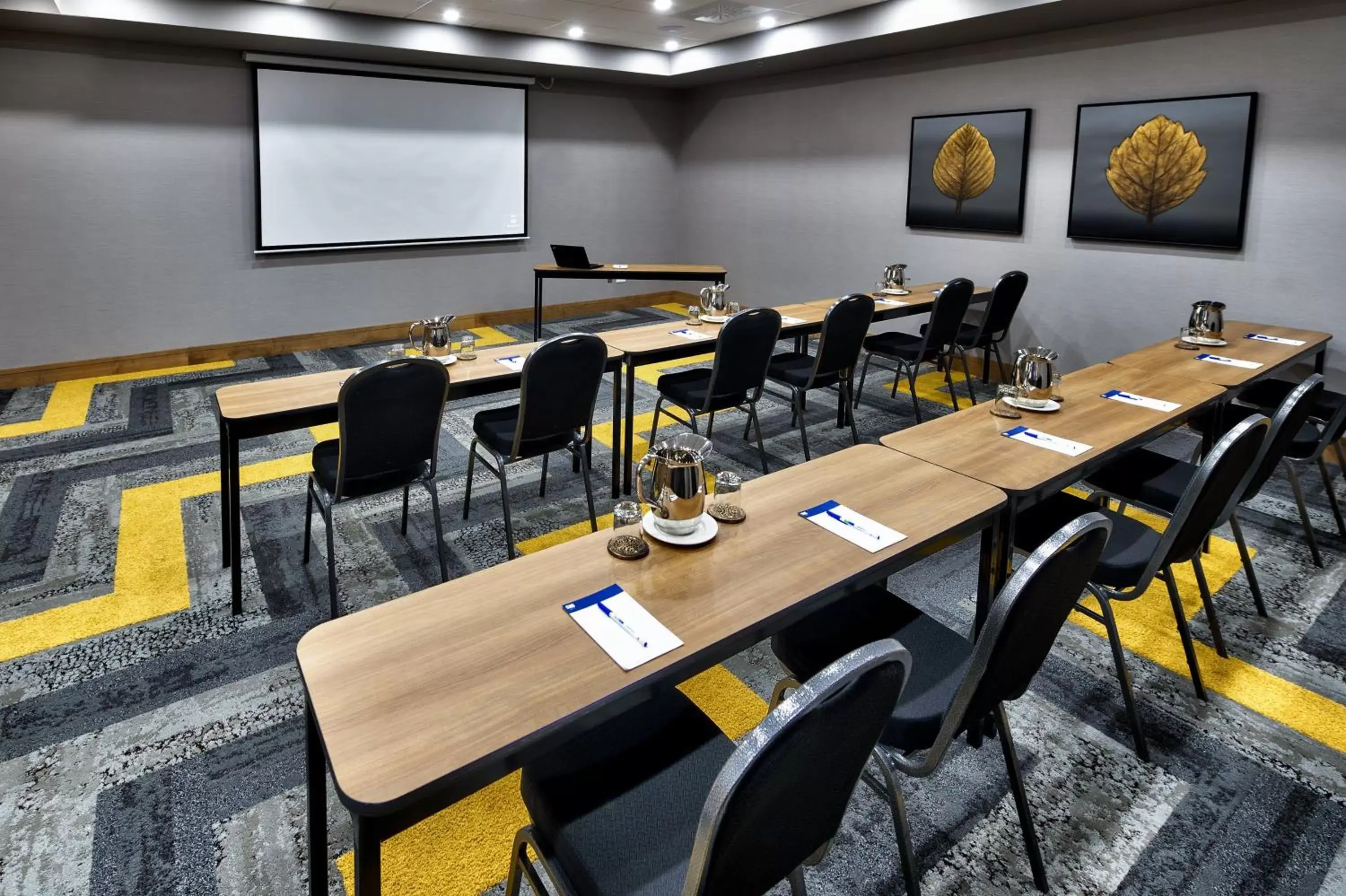 Meeting/conference room, Business Area/Conference Room in Holiday Inn Express & Suites - Trois Rivieres Ouest, an IHG Hotel