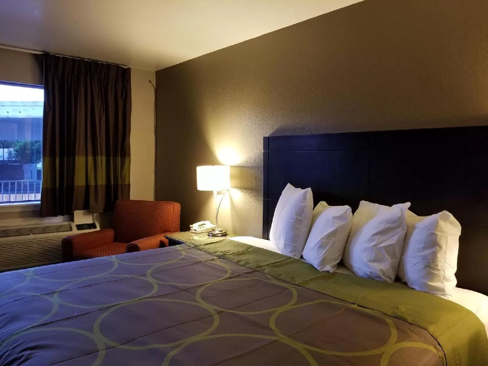 Bed in Super 8 by Wyndham San Antonio Pearl District Downtown