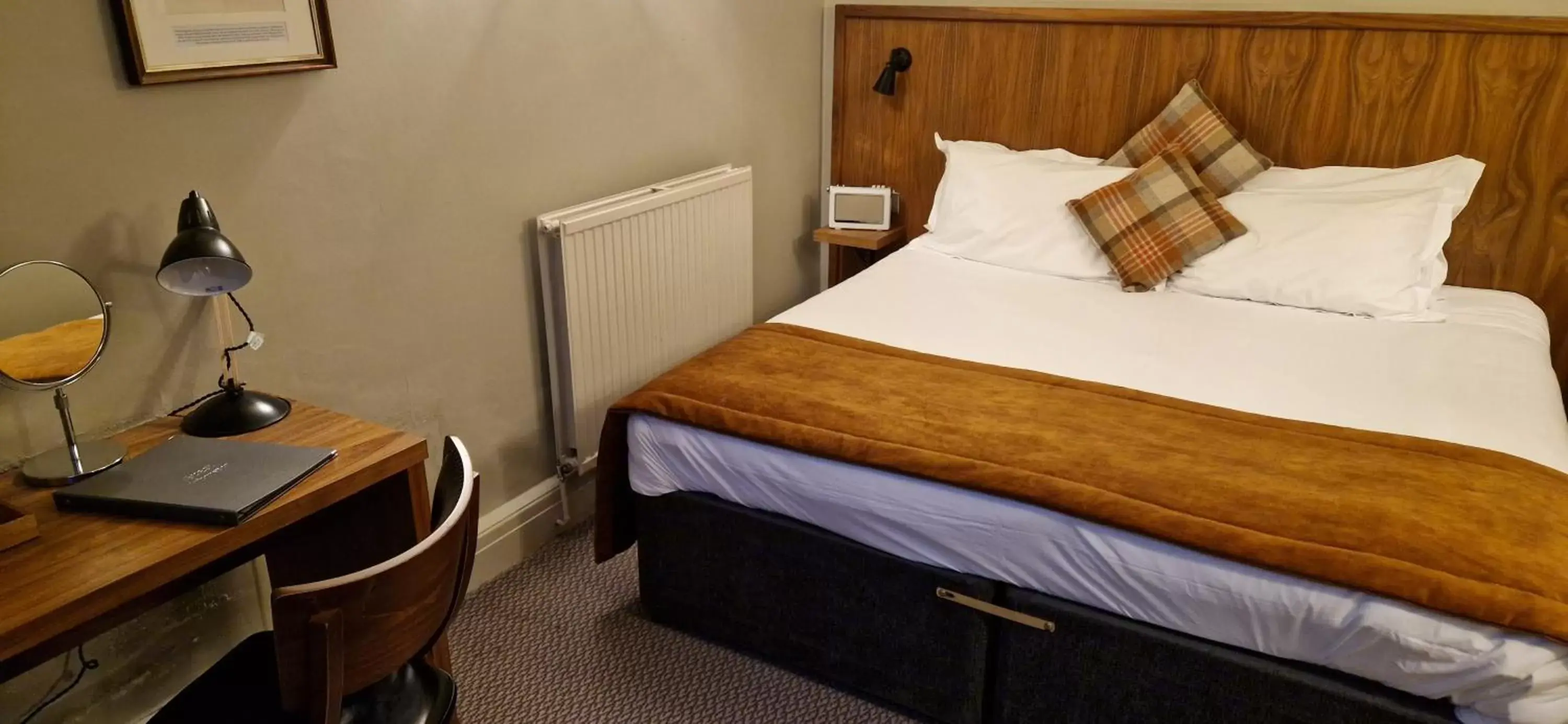 Bed in The Cross-Keys Hotel