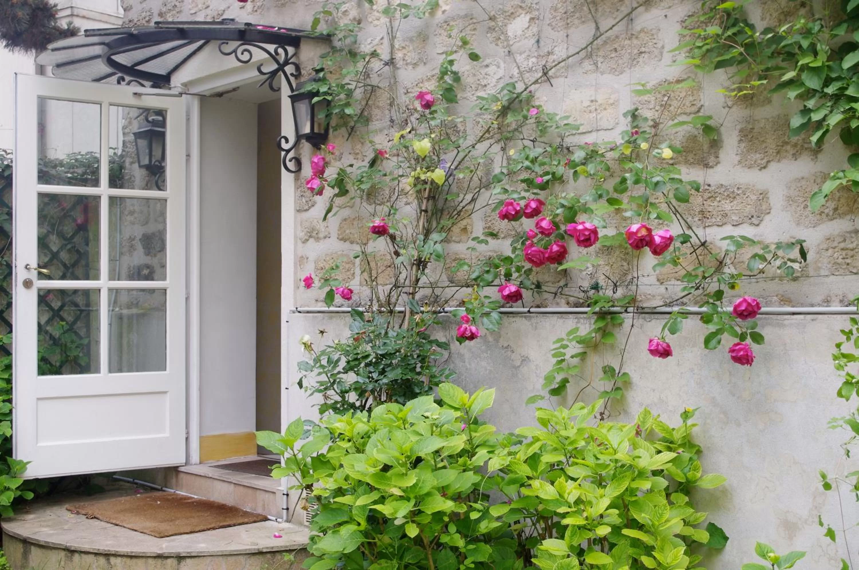 Facade/entrance in Villa Escudier Appart-hôtel