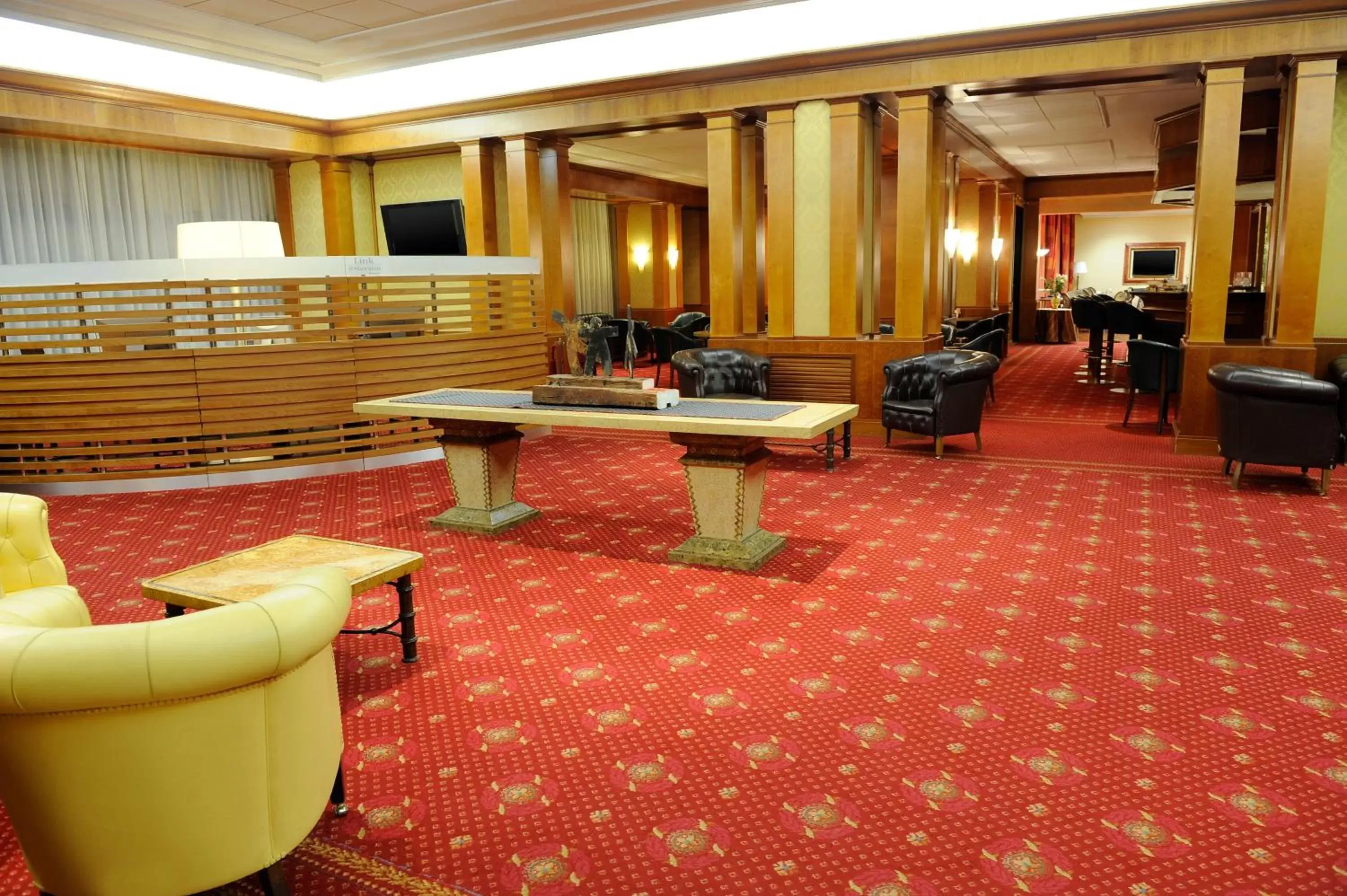 Lobby or reception in Tower Genova Airport - Hotel & Conference Center