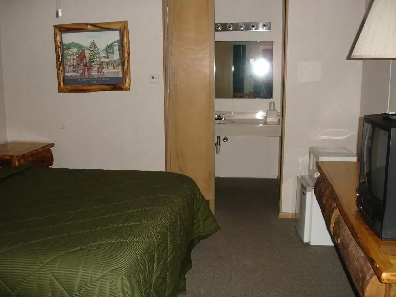 Photo of the whole room, Bed in Georgetown Mountain Inn