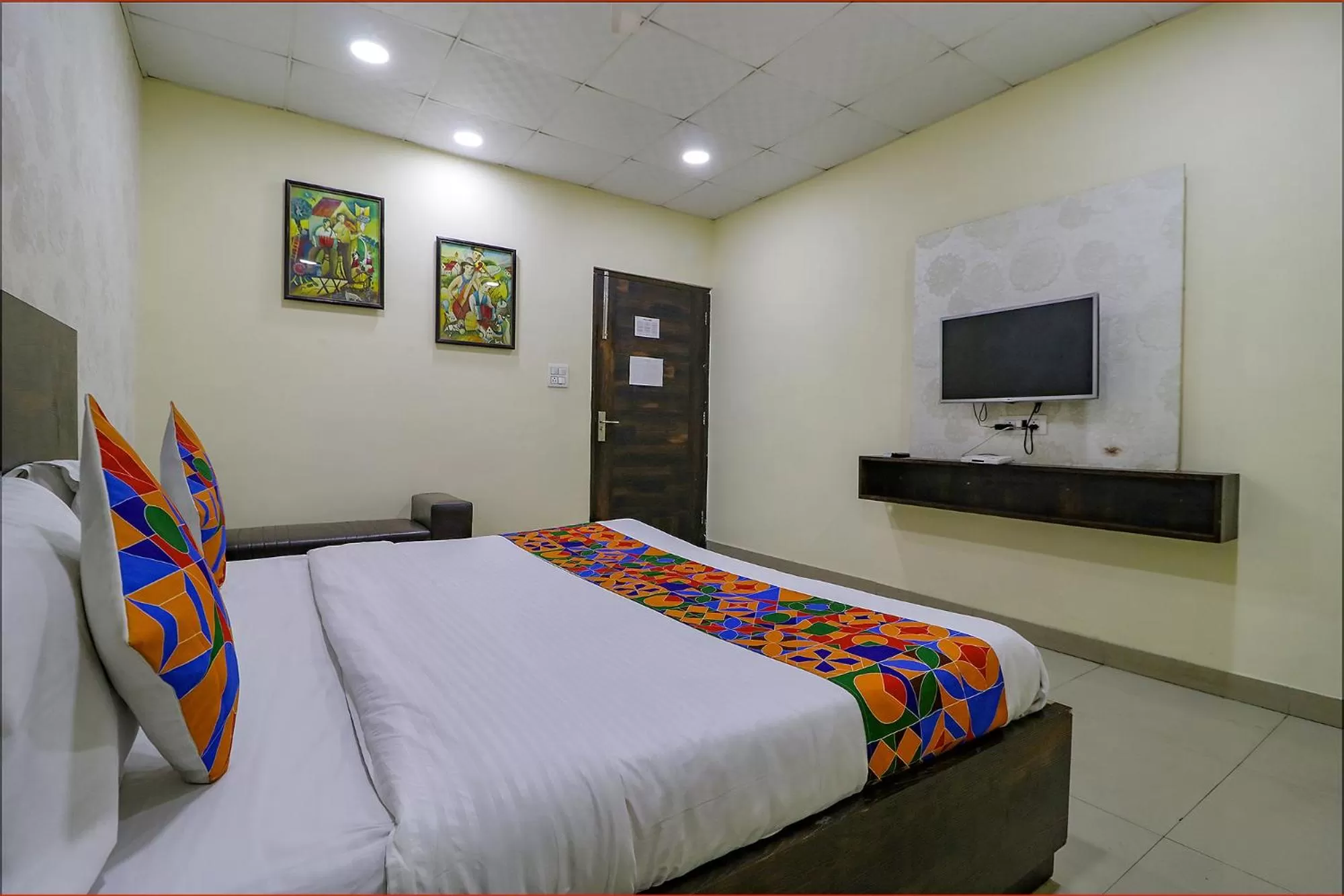 Communal lounge/ TV room, Bed in FabHotel Heaven Agya Ludhiana