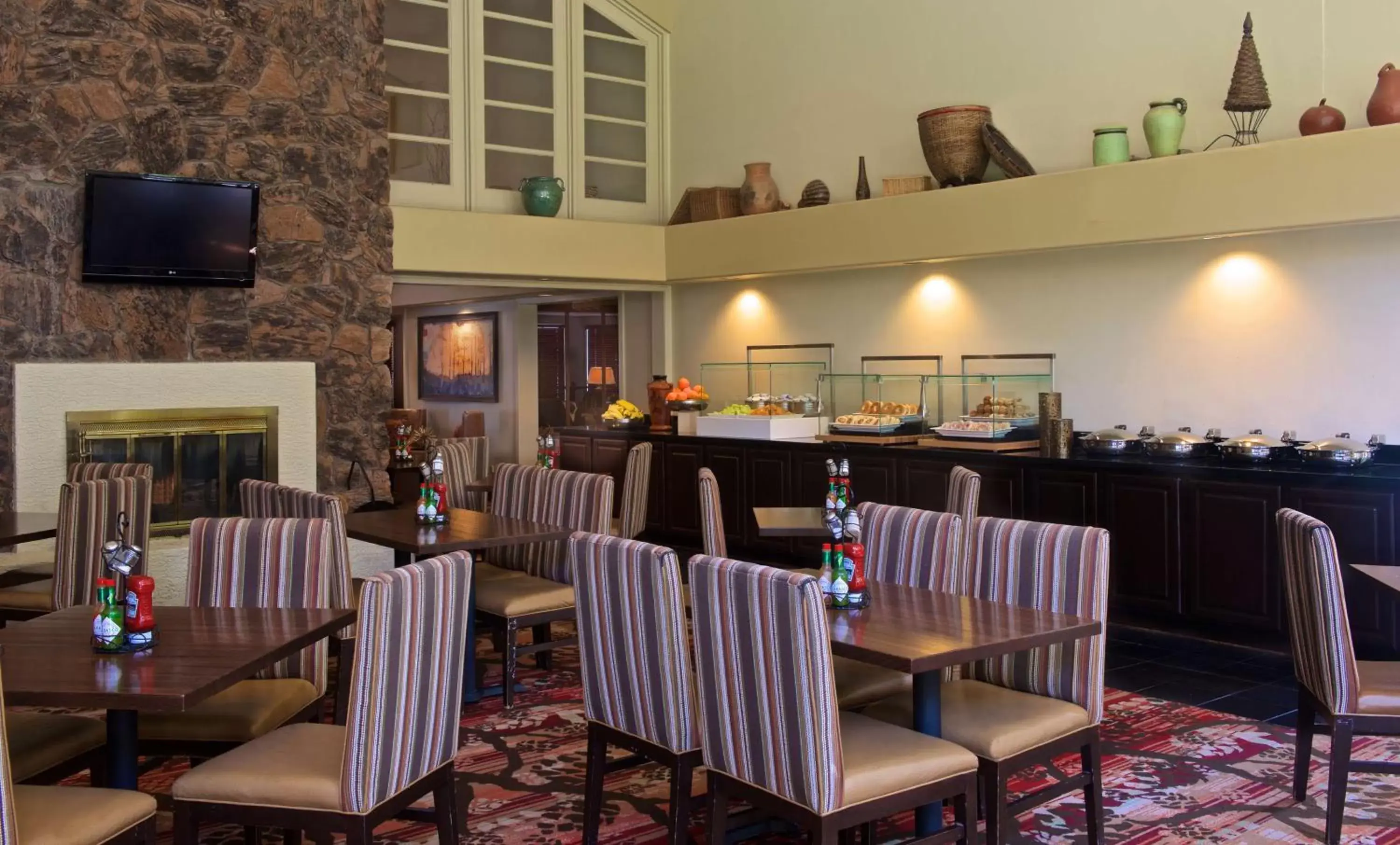 Lounge or bar, Restaurant/Places to Eat in Embassy Suites by Hilton Flagstaff