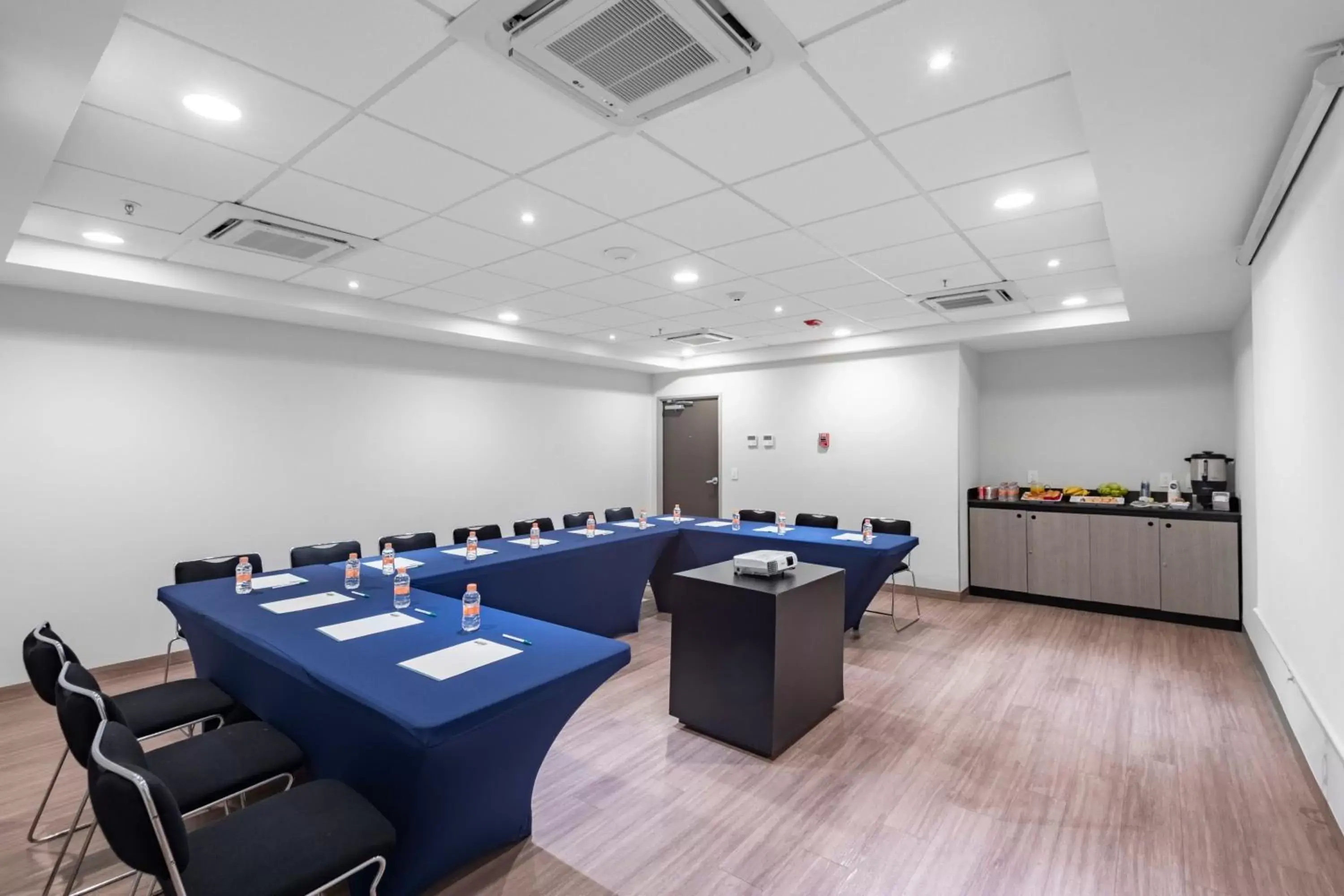 Meeting/conference room in City Express Junior by Marriott Merida Altabrisa