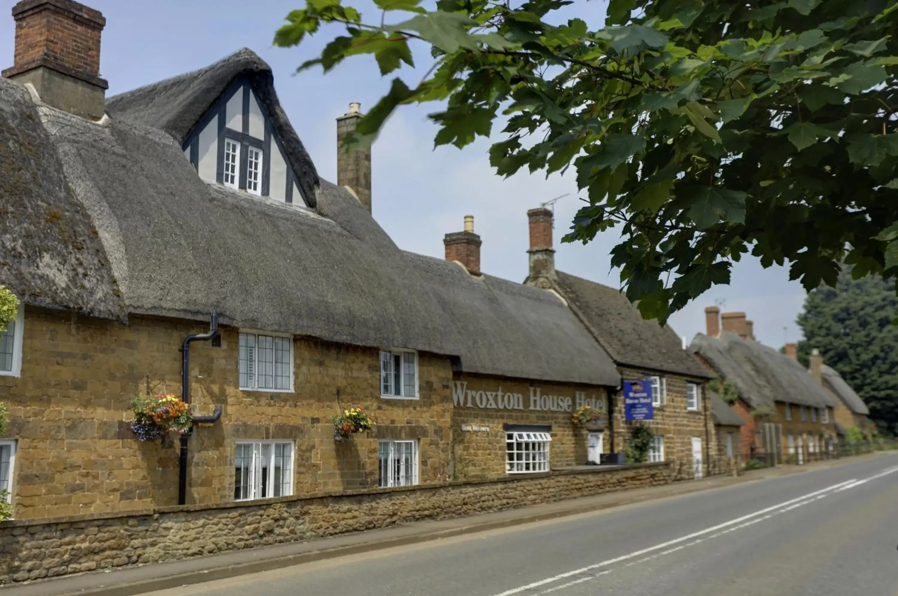 Facade/entrance in Banbury Wroxton House Hotel