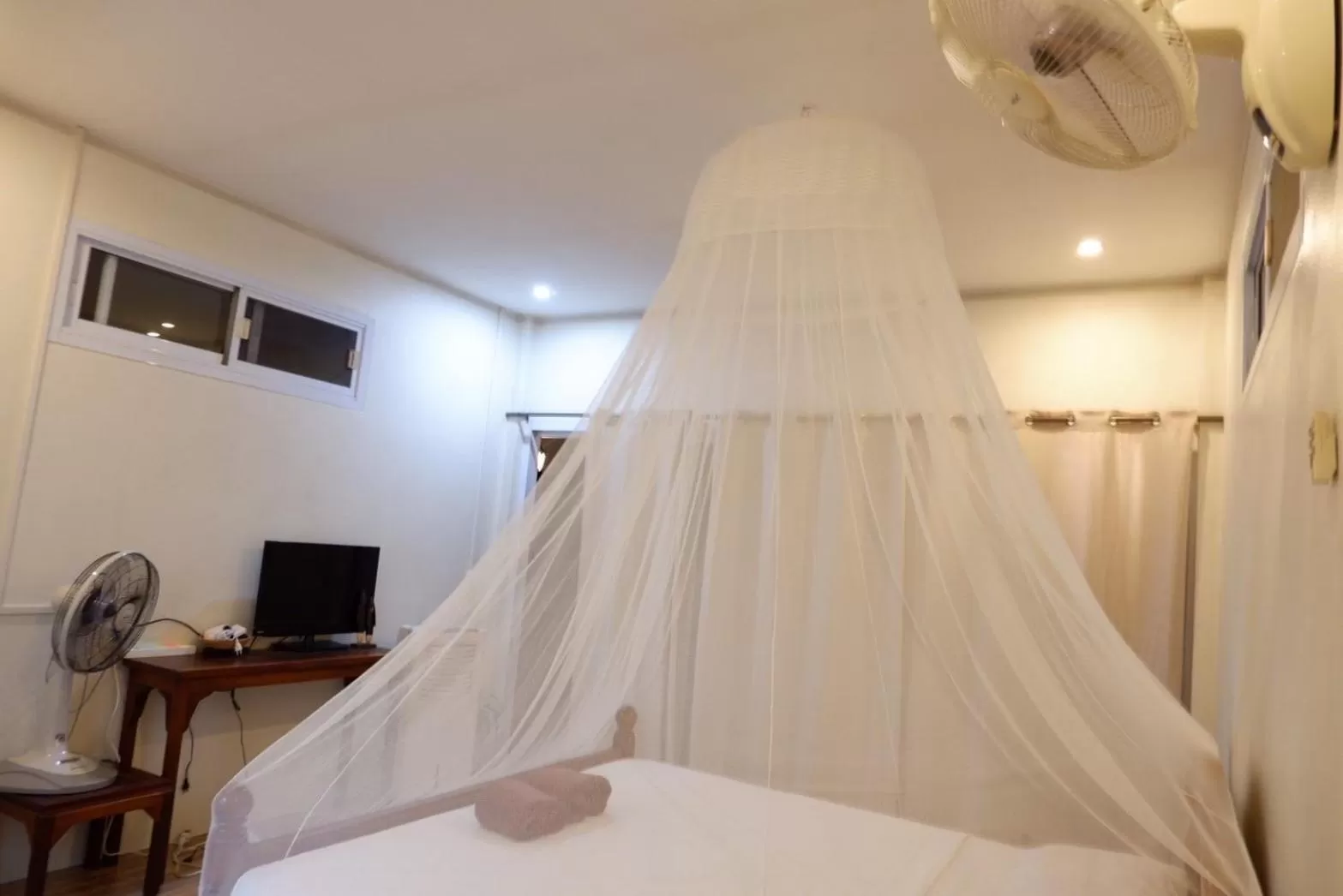 Bed in Khao Sok Hill Top Resort