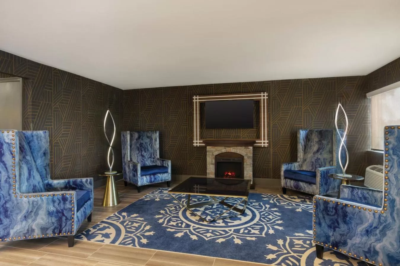 Seating area in Radisson Hotel McAllen Airport