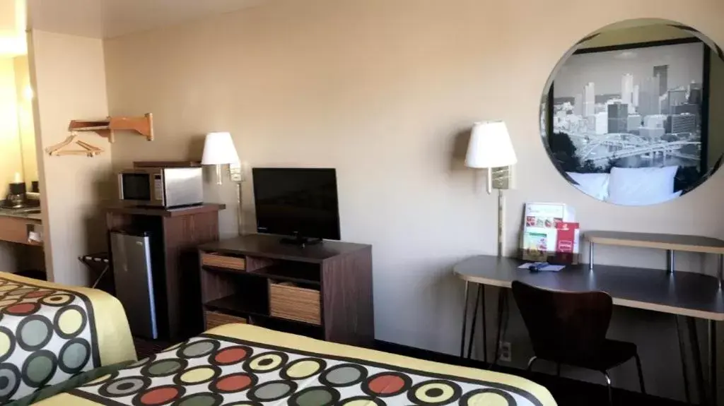 Bed, TV/Entertainment Center in Super 8 by Wyndham York