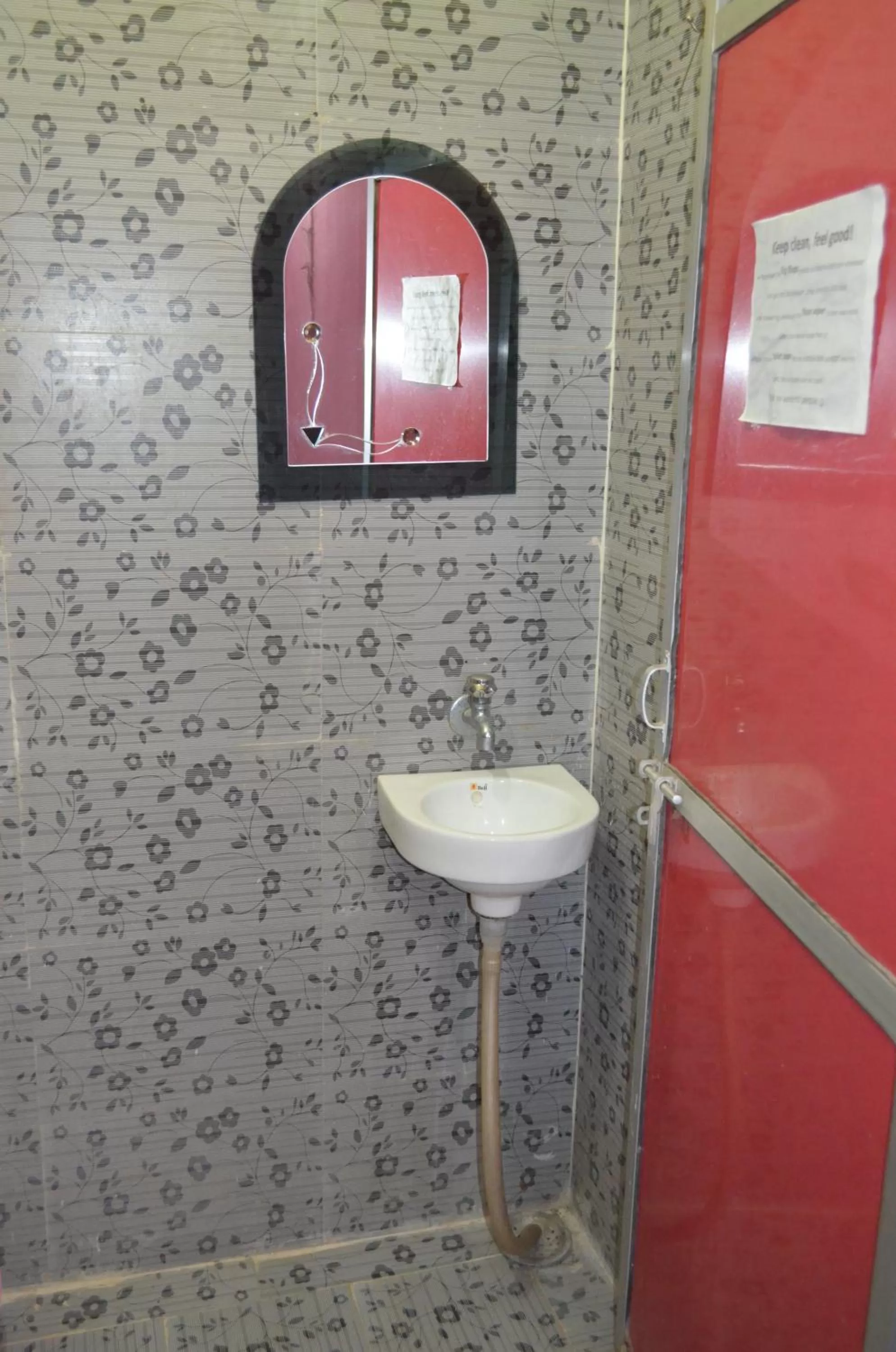 Shower in Somit Paying Guest House