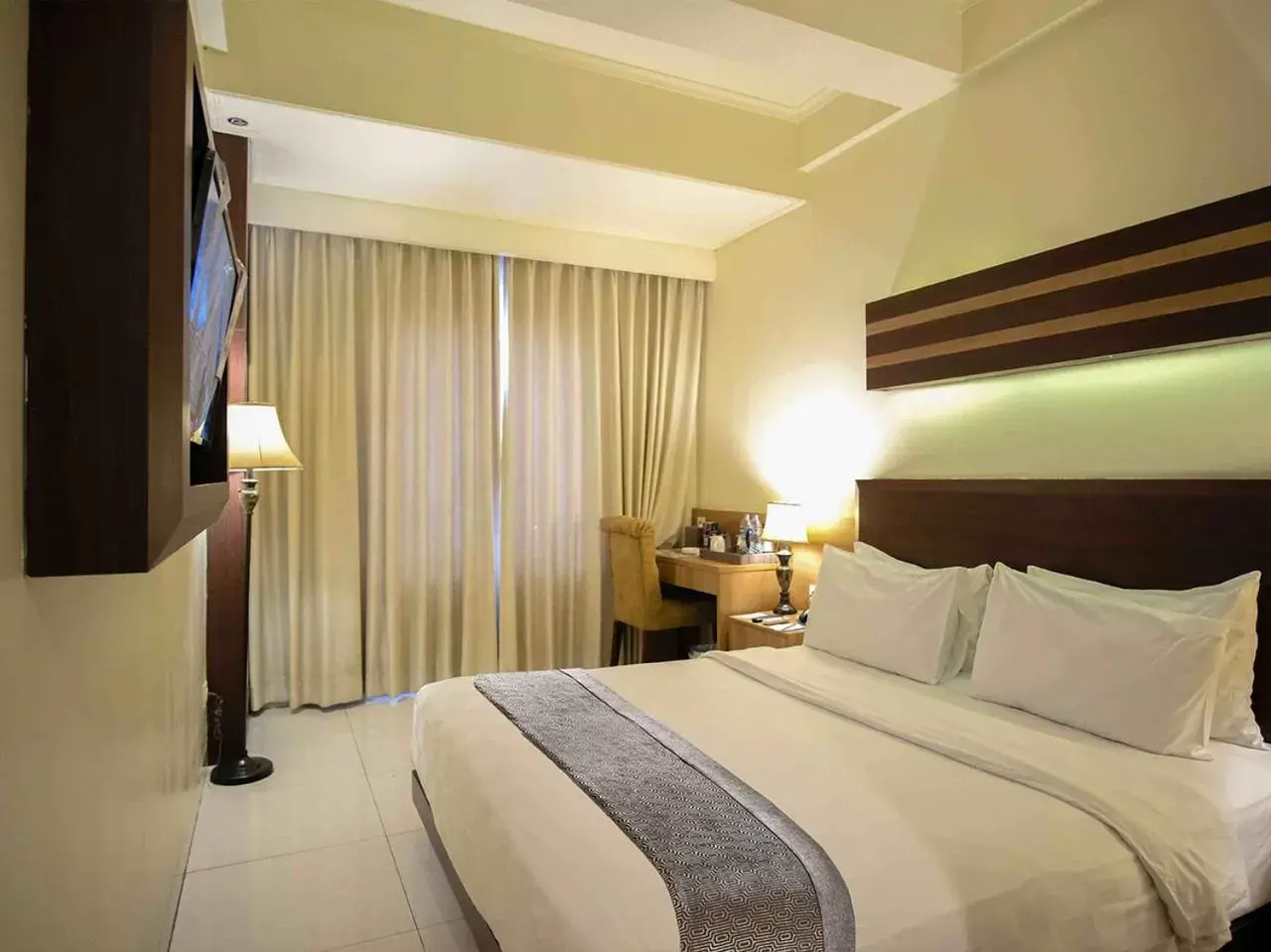 Deluxe Double Room in Sapphire Sky Hotel & Conference Deluxe Double Room in Sapphire Sky Hotel & Conference