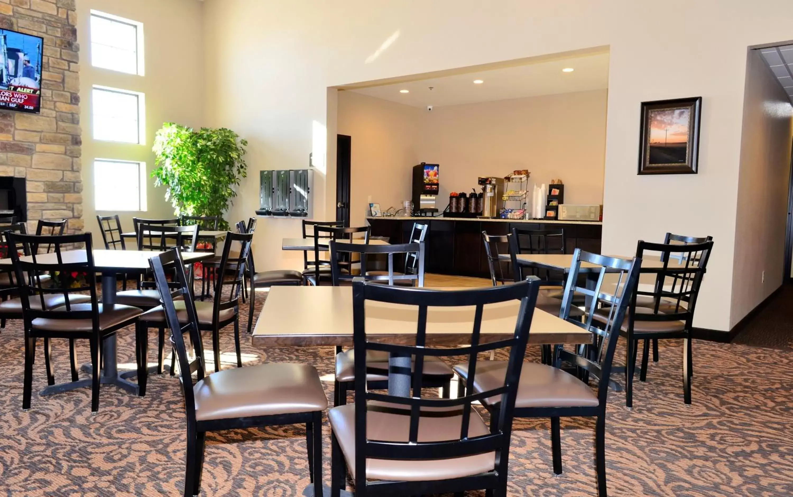 Breakfast in Cobblestone Inn & Suites - Holstein Breakfast in Cobblestone Inn & Suites - Holstein