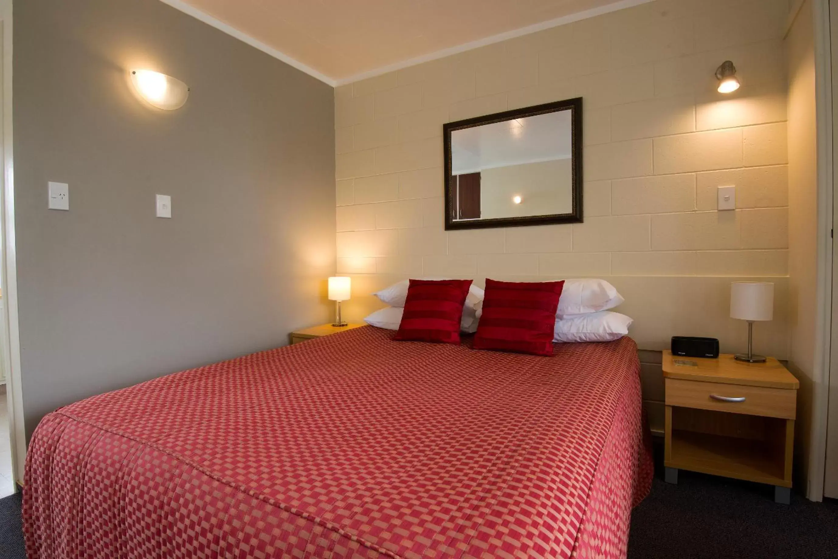 Bedroom, Bed in Kapiti Gateway Motel