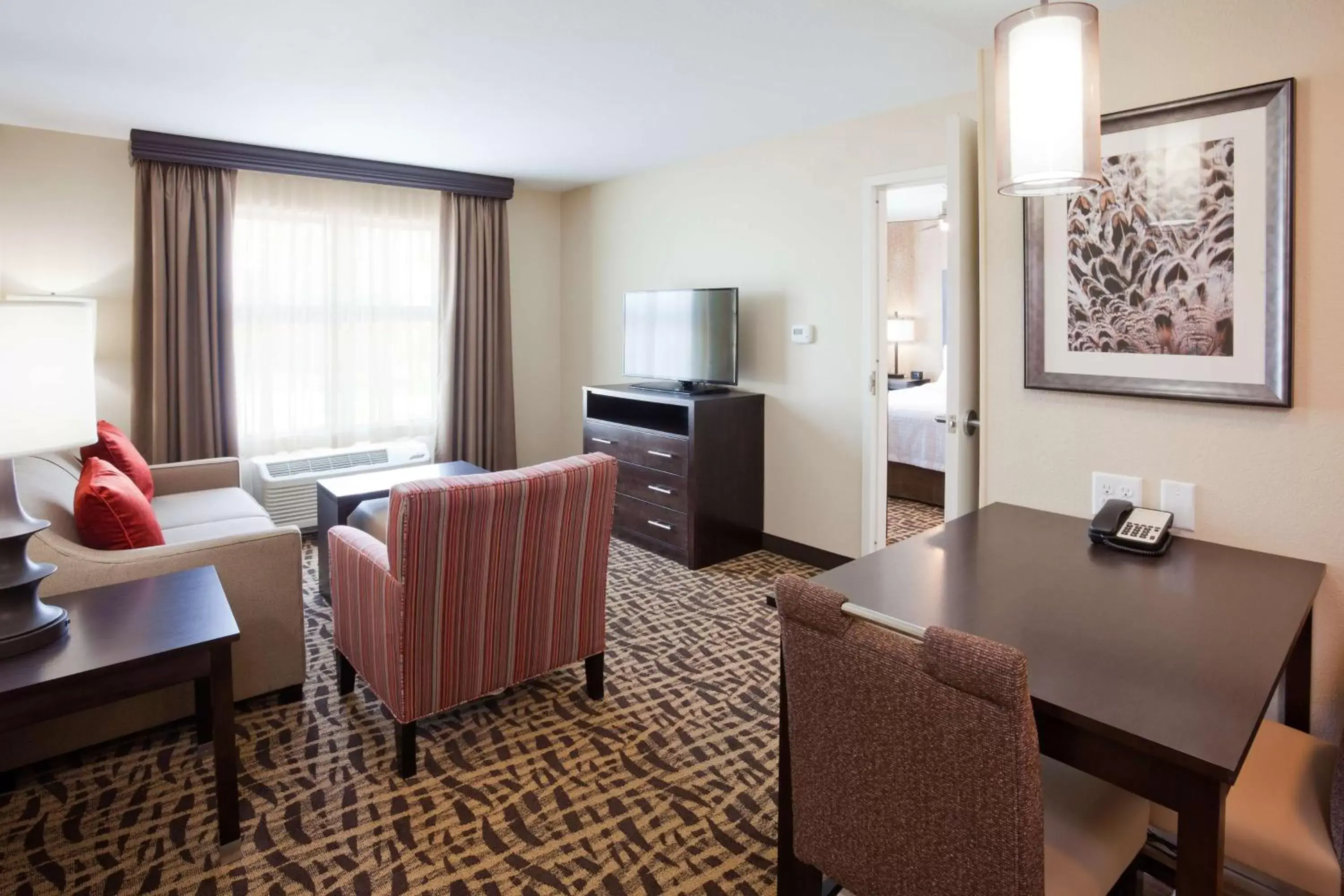 Bedroom, Seating Area in Homewood Suites Davenport